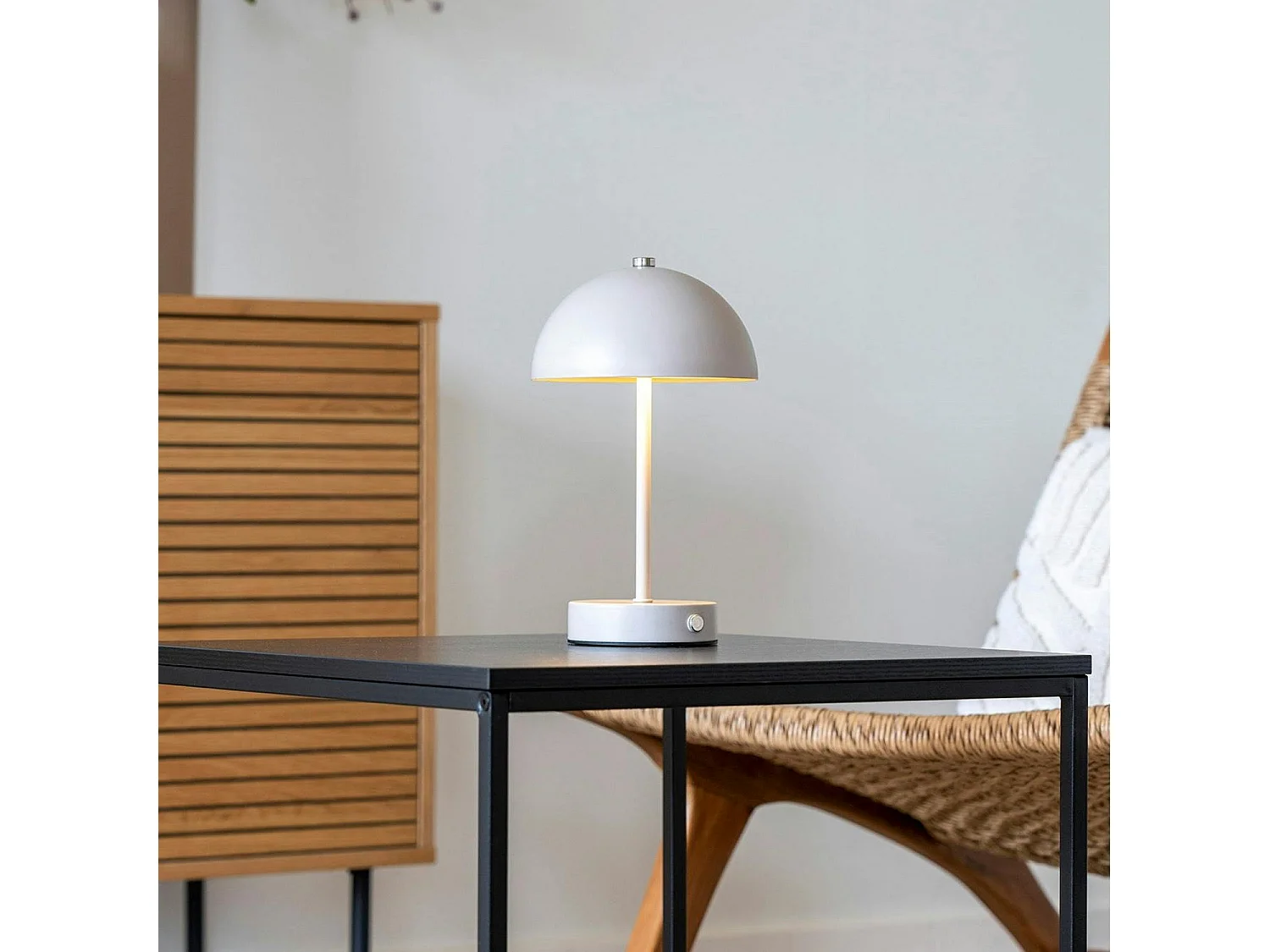 Lampe de table rechargeable en métal sable SILE