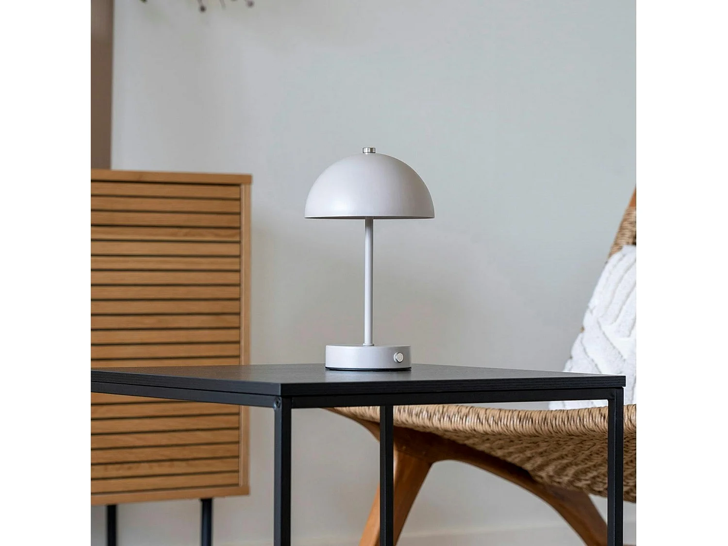 Lampe de table rechargeable en métal sable SILE