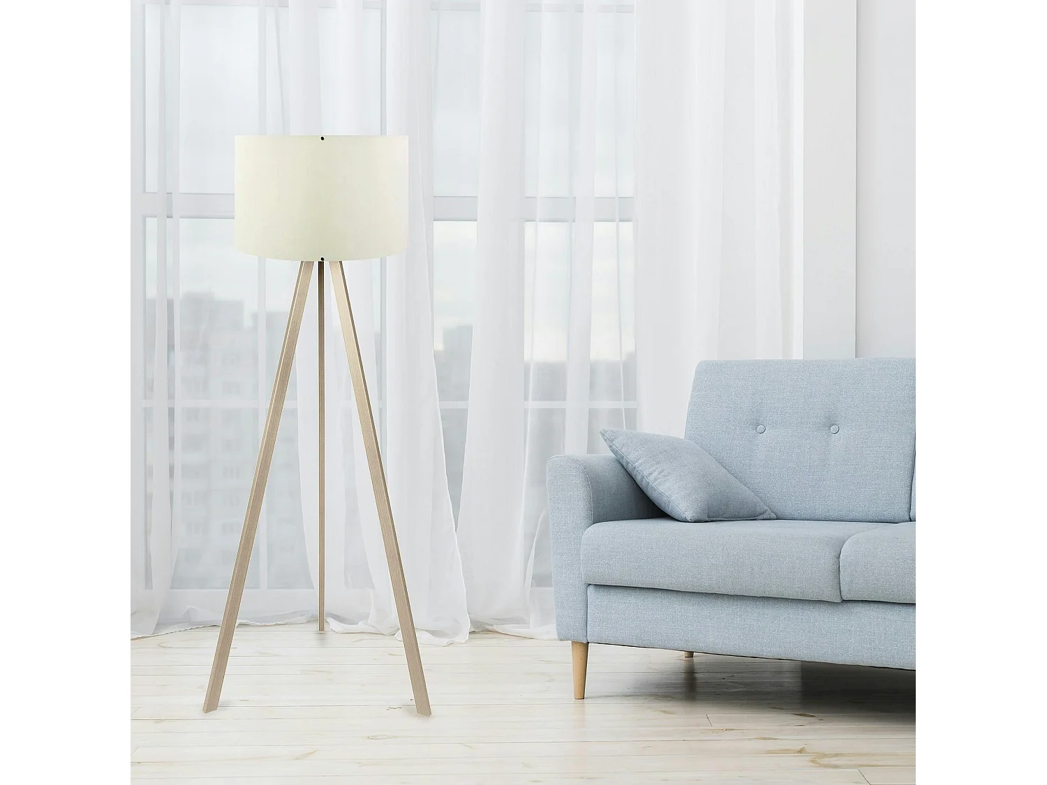 Lampadaire trépied effet bois clair, abat-jour écru KILIS