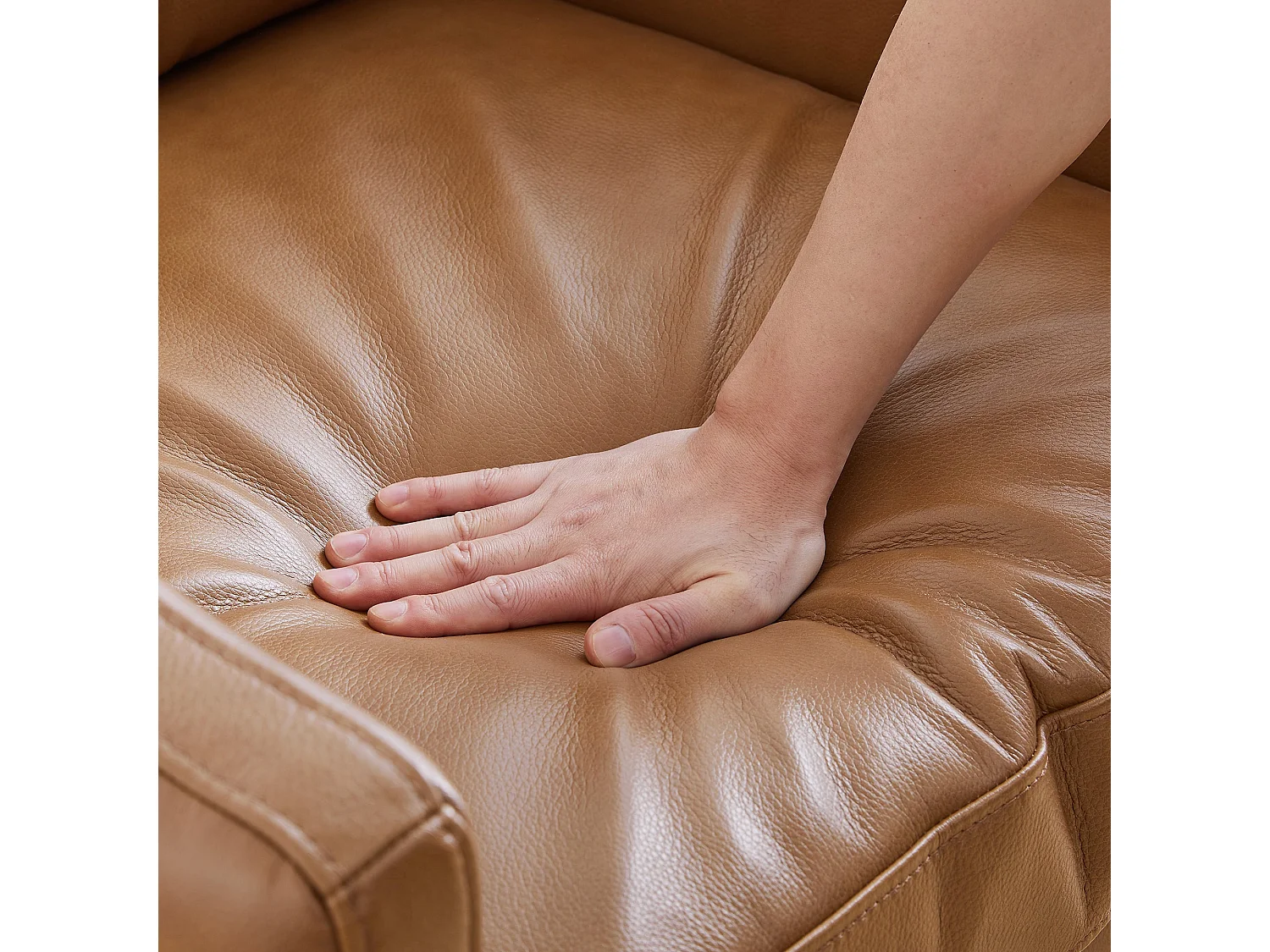 Fauteuil Pivotant En Cuir Véritable CHITA, Fauteuil Moderne Médiéval Certifié FSC Pour Salon Et Chambre, Entièrement Assemblé, Assise Sellier-Marron