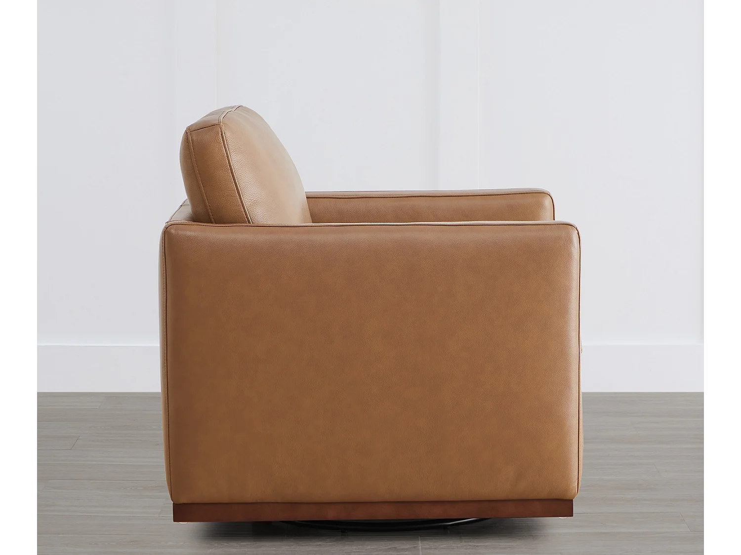 Fauteuil Pivotant En Cuir Véritable CHITA, Fauteuil Moderne Médiéval Certifié FSC Pour Salon Et Chambre, Entièrement Assemblé, Assise Sellier-Marron