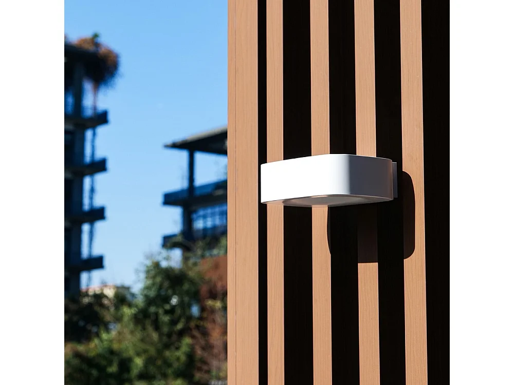 Alcapower 700lm IP65 tweerichtingszonne-LED-wandlamp met schemersensor - 4000K