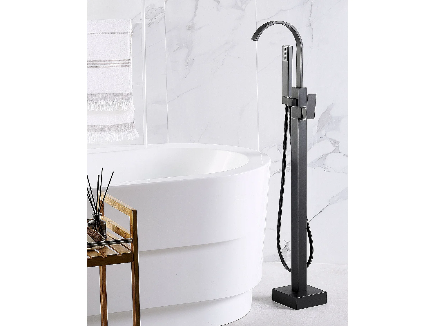 Rubinetteria per vasca da bagno freestanding RIBBON Nero