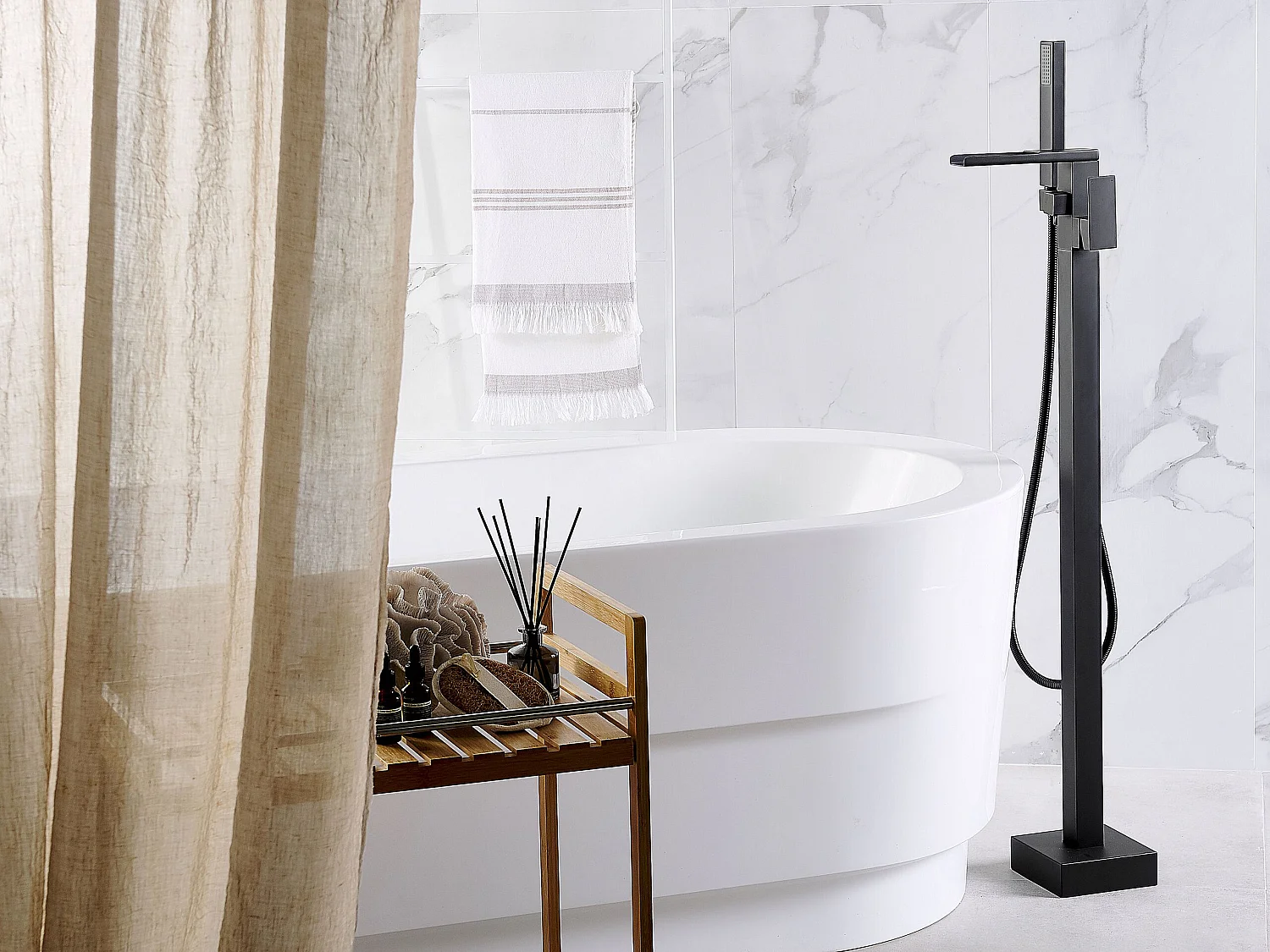 Robinet de baignoire autoportante BOYOMA Noir