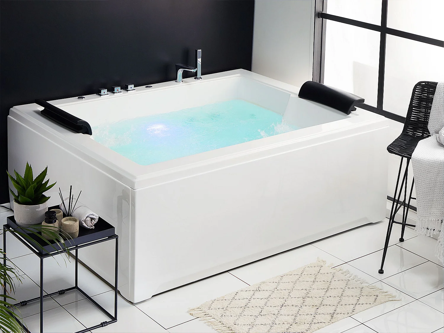 Baignoire d'angle à remous avec LED SALAMANCA 183 x 142 cm Blanc