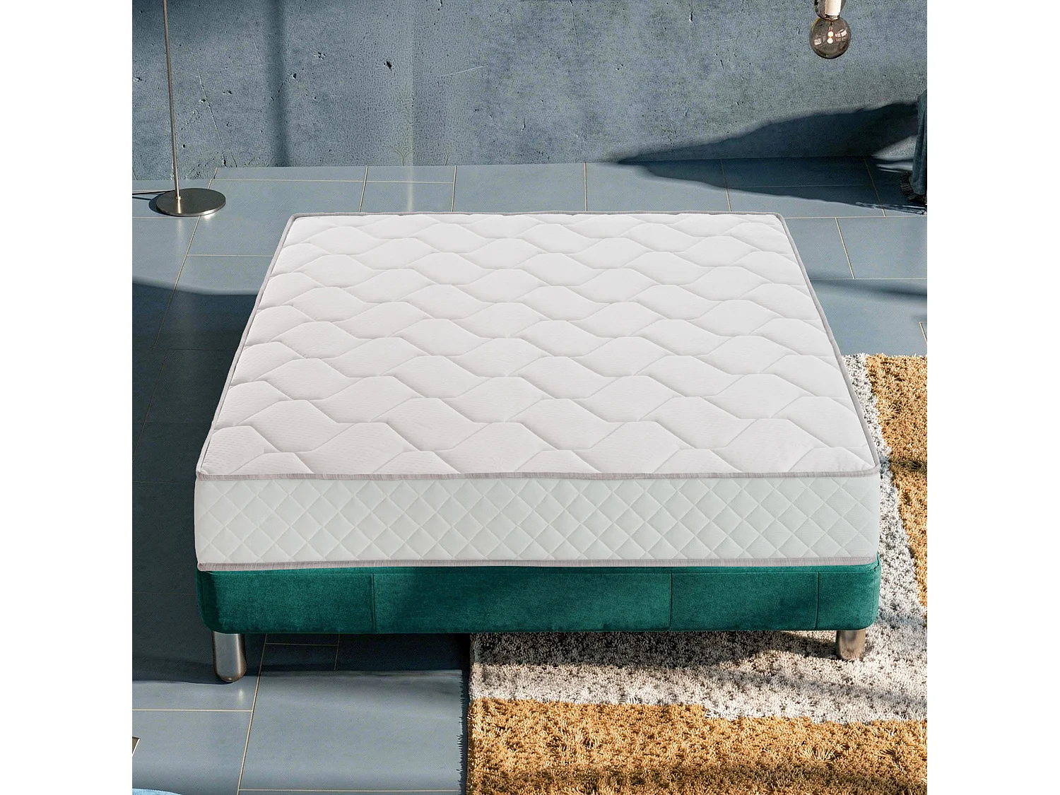 Matelas à ressorts 200x200 cm - ORTHOPÉDIQUE - Épaisseur 24 cm - Fermeté H4 - Indéformable - Réversible