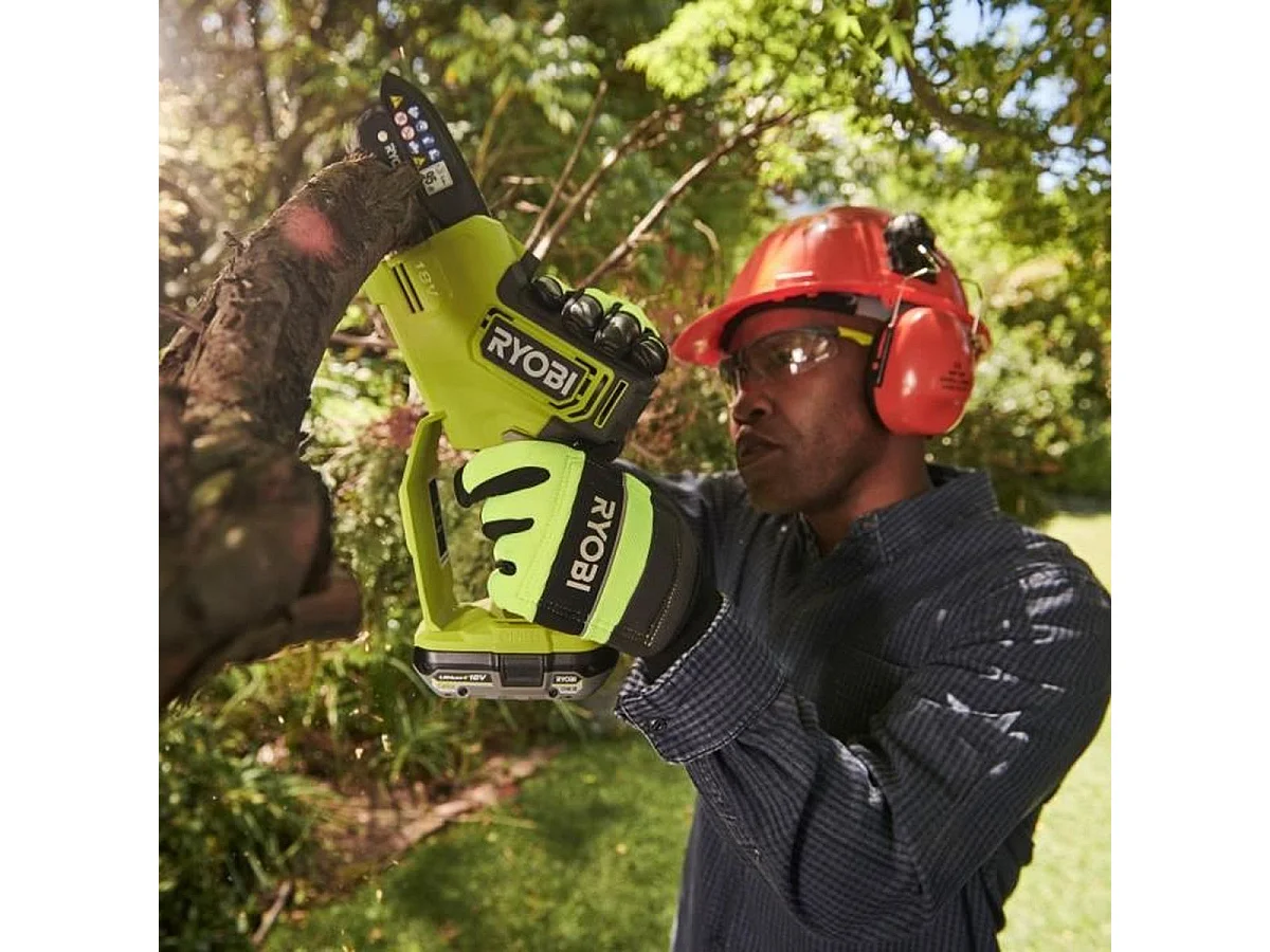 Ręczna Nożyce do Żywopłotu Ryobi 18V Brushless z prowadnicą 10 cm, akumulator Lithium+ 2,0 Ah i ładowarką 1,5 A