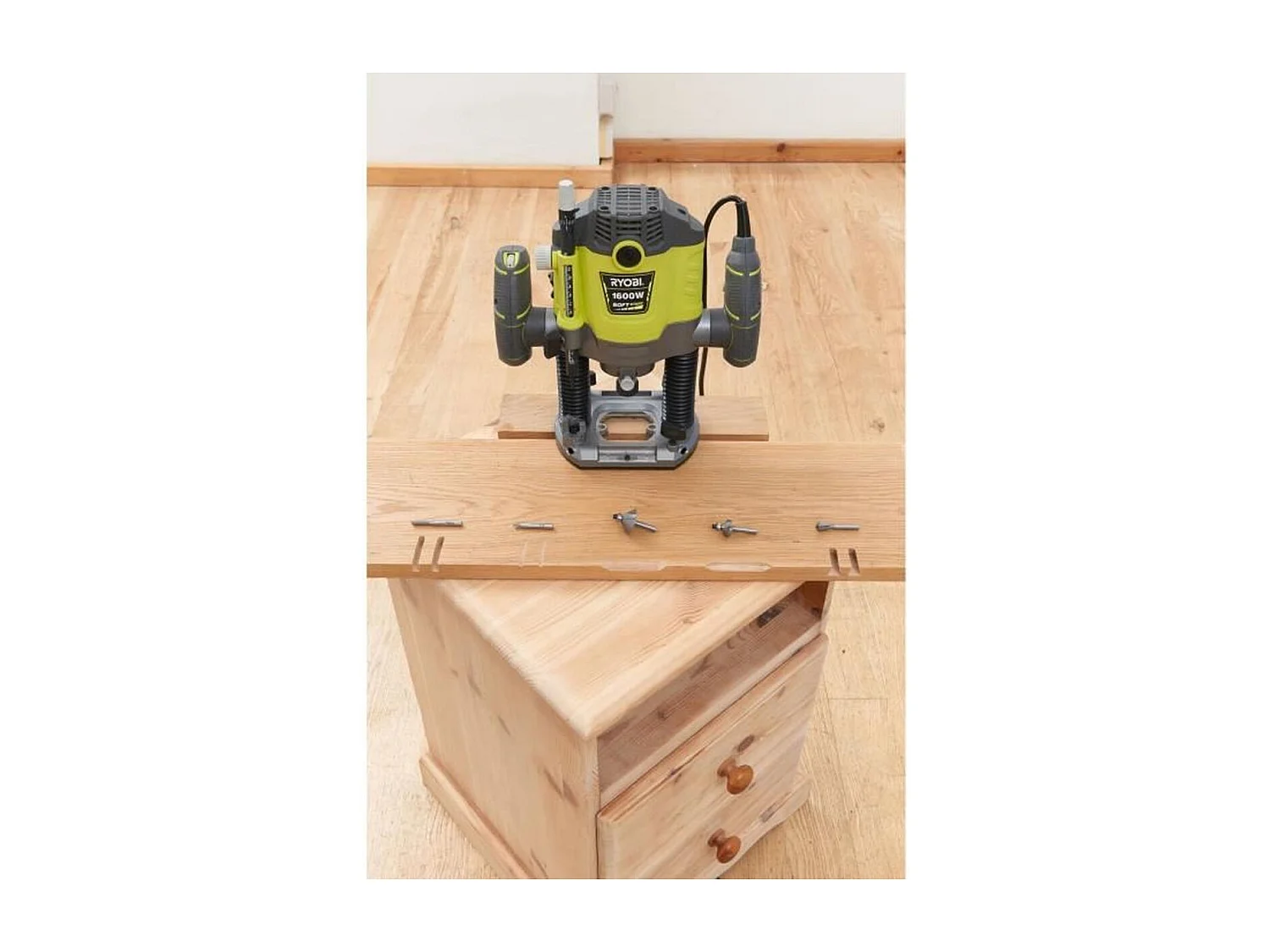 RYOBI RRT1600-K 1600W Tauchsäge mit Drehzahlregelung, SoftStart, 5 Fräser und Koffer