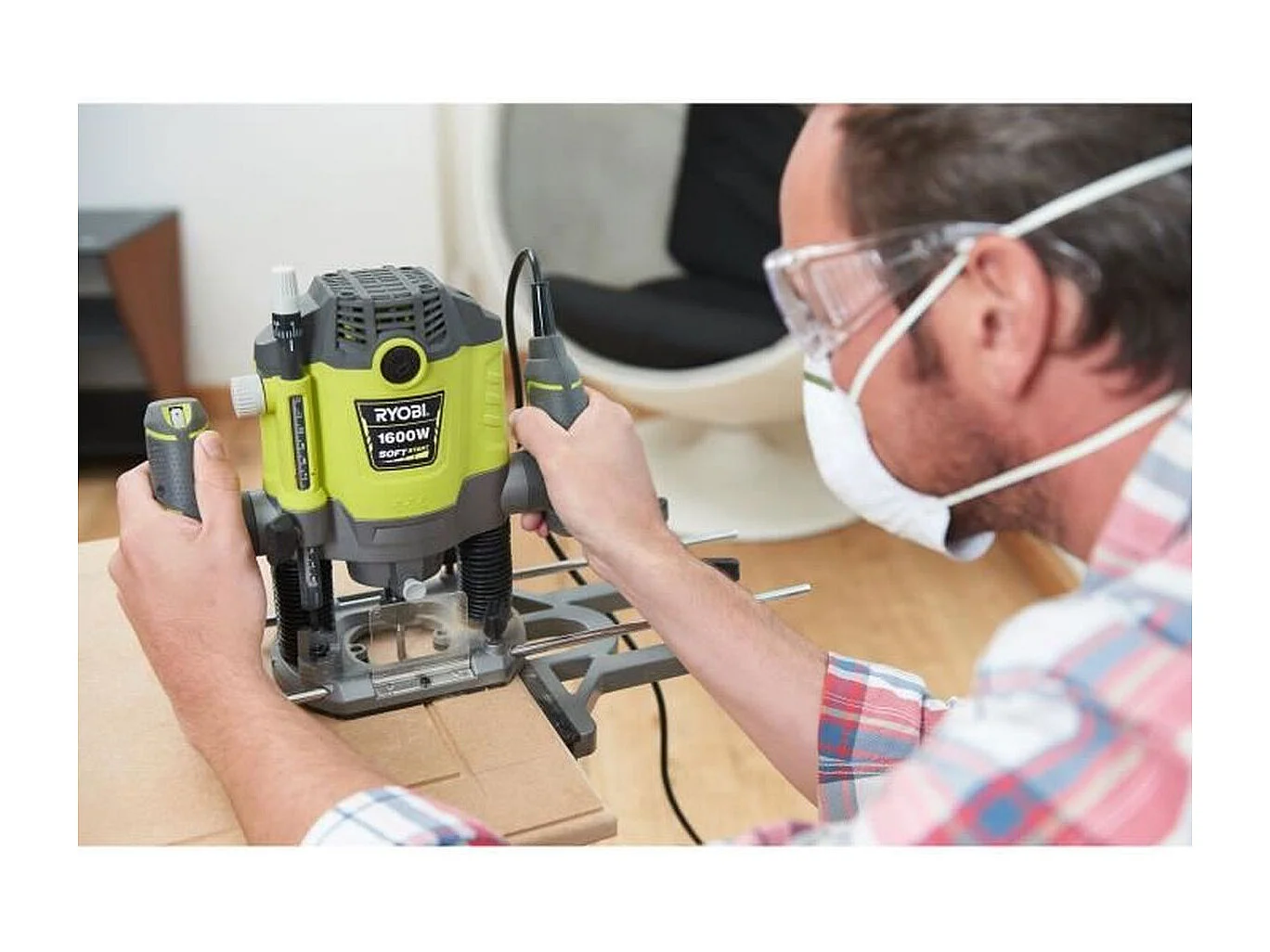 RYOBI RRT1600-K 1600W Tauchsäge mit Drehzahlregelung, SoftStart, 5 Fräser und Koffer