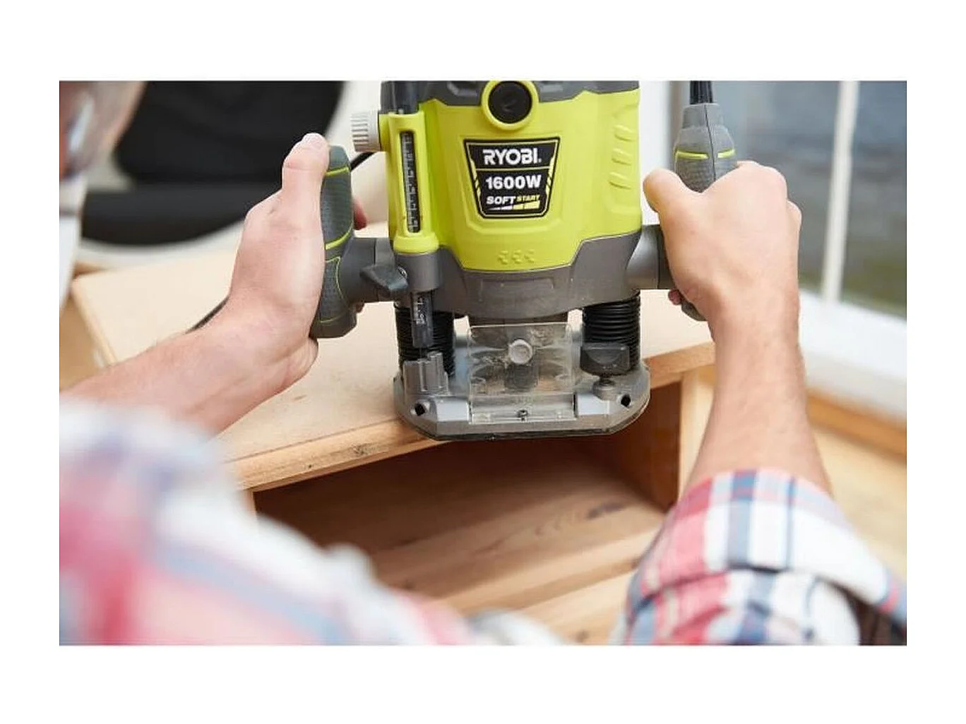 RYOBI RRT1600-K 1600W Tauchsäge mit Drehzahlregelung, SoftStart, 5 Fräser und Koffer