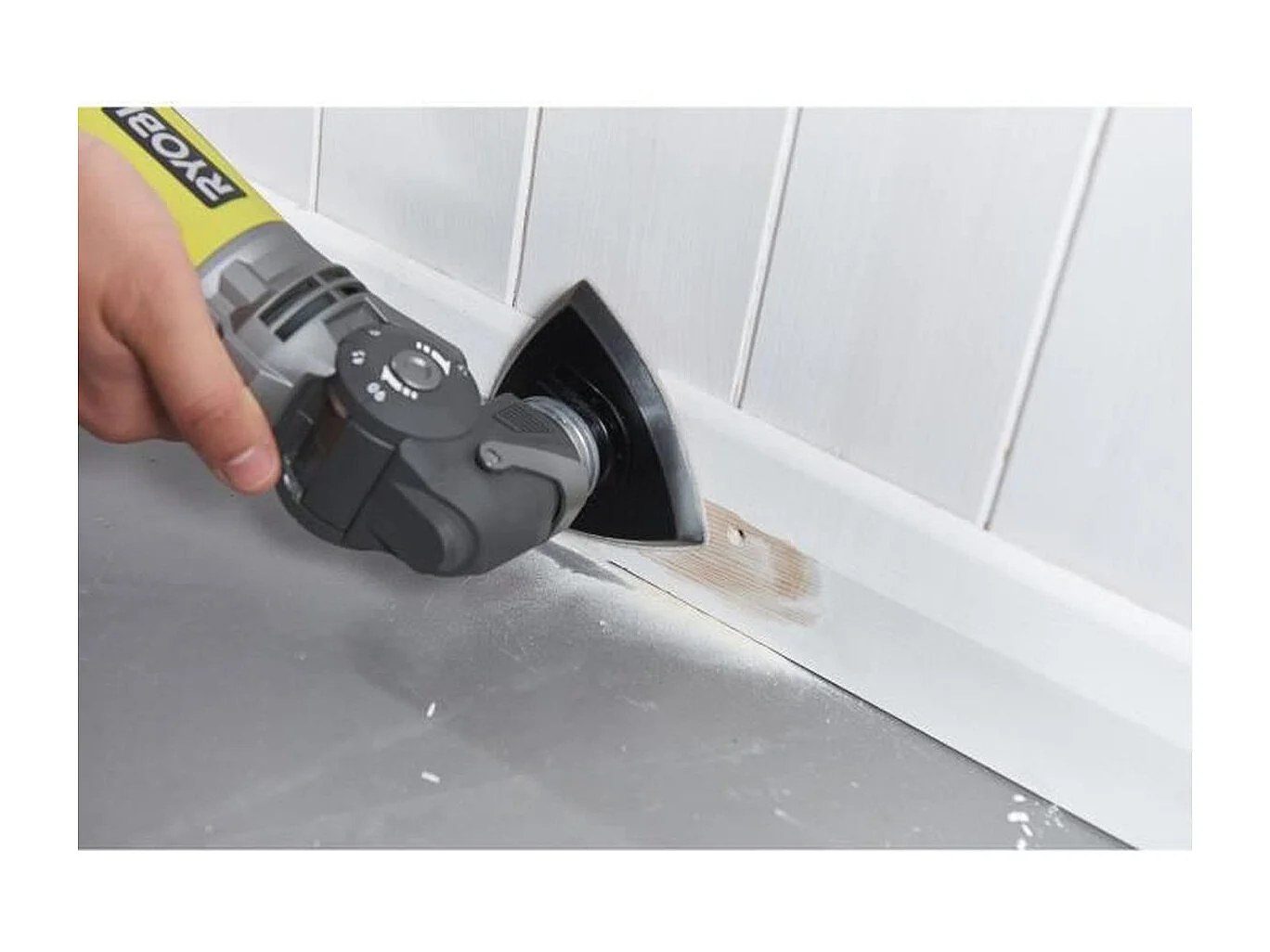 Kabelgebundenes Multifunktionswerkzeug RYOBI 300W RMT300-SA mit 5-fach schwenkbarem Kopf + 2 Klingen + komplettes Zubehör