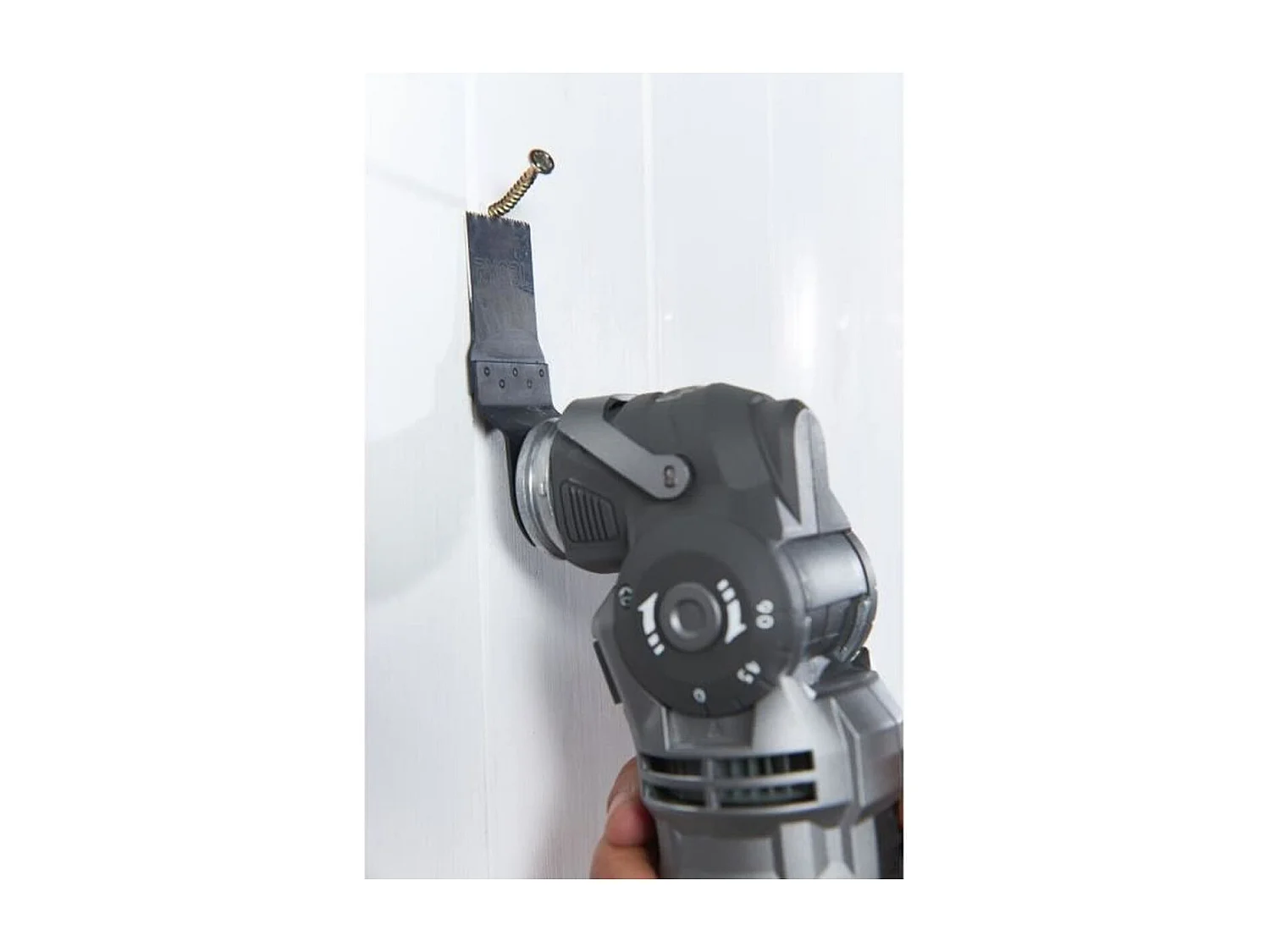 Kabelgebundenes Multifunktionswerkzeug RYOBI 300W RMT300-SA mit 5-fach schwenkbarem Kopf + 2 Klingen + komplettes Zubehör