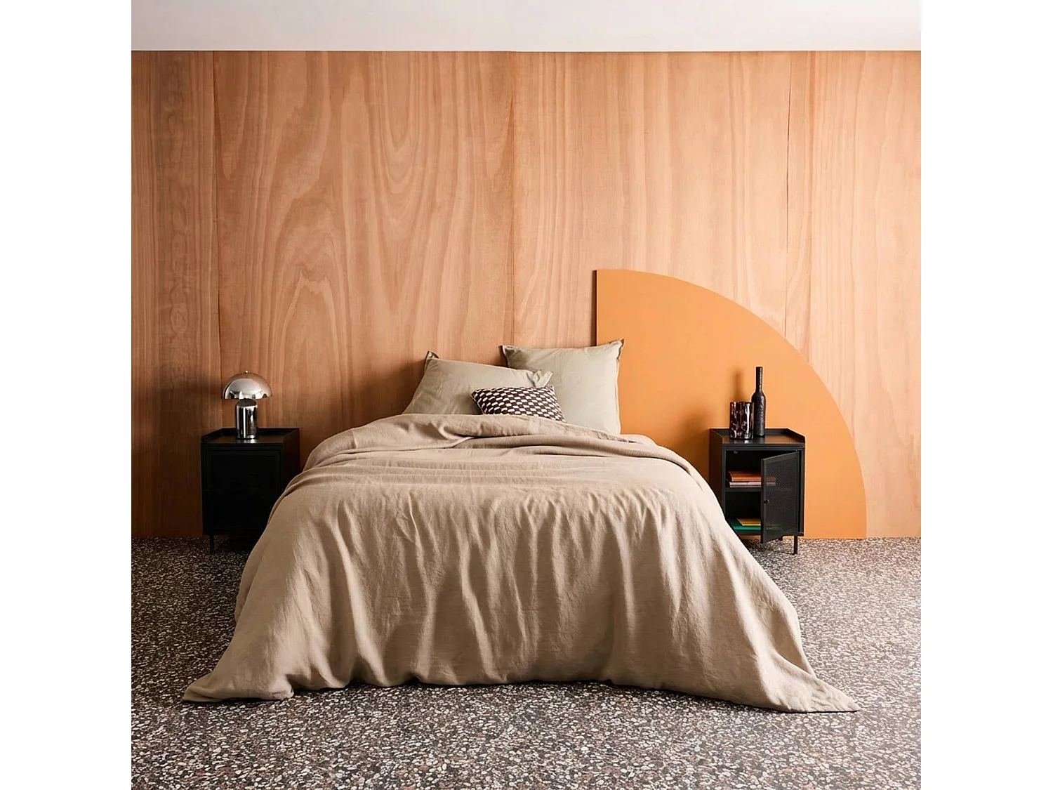 Lot de 2 tables de chevet industrielles métal noir 1 porte grillagée. 40 x 37 x 58.5 cm - Ohio