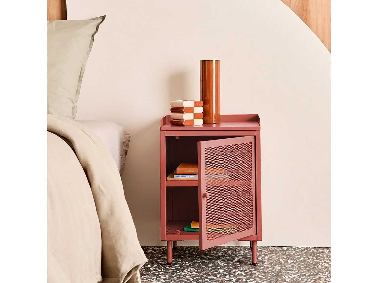 Lot de 2 tables de chevet industrielles métal terracotta 1 porte grillagée. 40 x 37 x 58.5 cm - Ohio