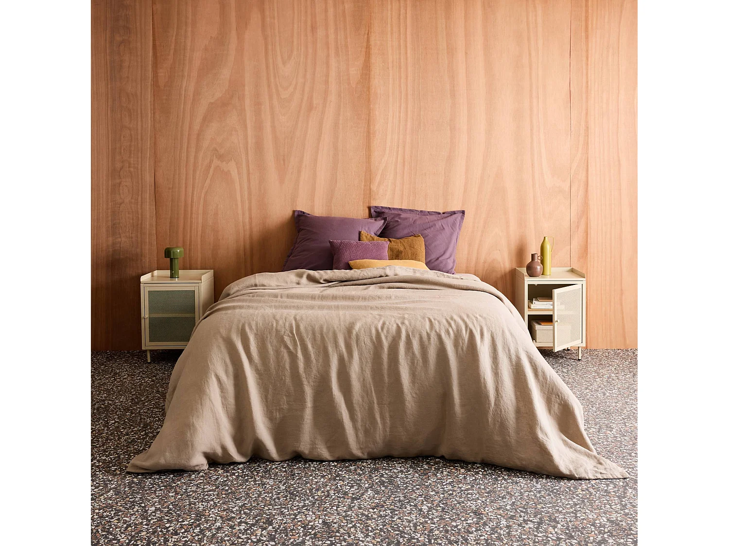 Lot de 2 tables de chevet industrielles métal crème 1 porte grillagée. 40 x 37 x 58.5 cm - Ohio