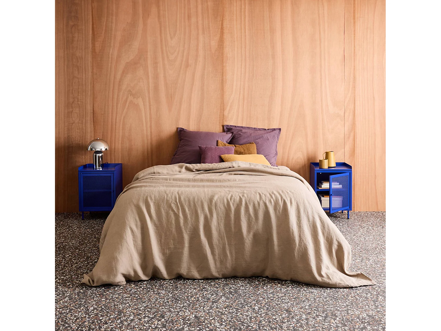 Lot de 2 tables de chevet industrielles métal bleu 1 porte grillagée. 40 x 37 x 58.5 cm - Ohio