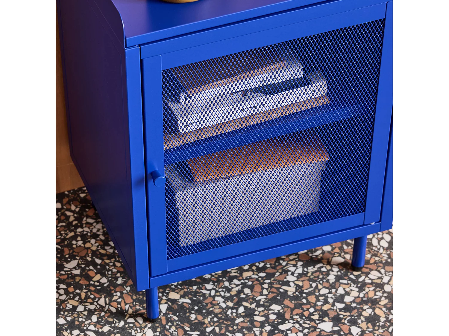 Lot de 2 tables de chevet industrielles métal bleu 1 porte grillagée. 40 x 37 x 58.5 cm - Ohio