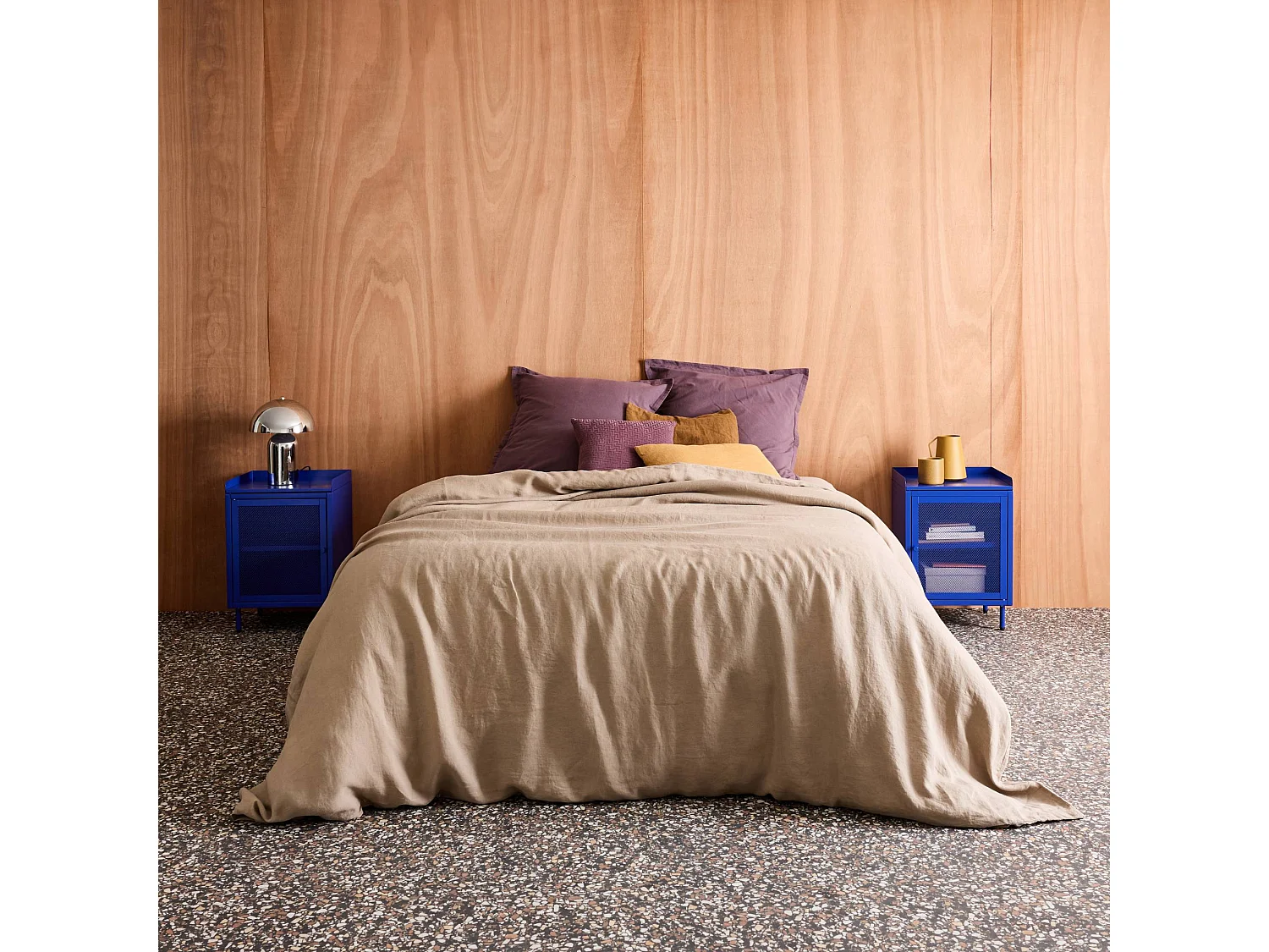 Lot de 2 tables de chevet industrielles métal bleu 1 porte grillagée. 40 x 37 x 58.5 cm - Ohio