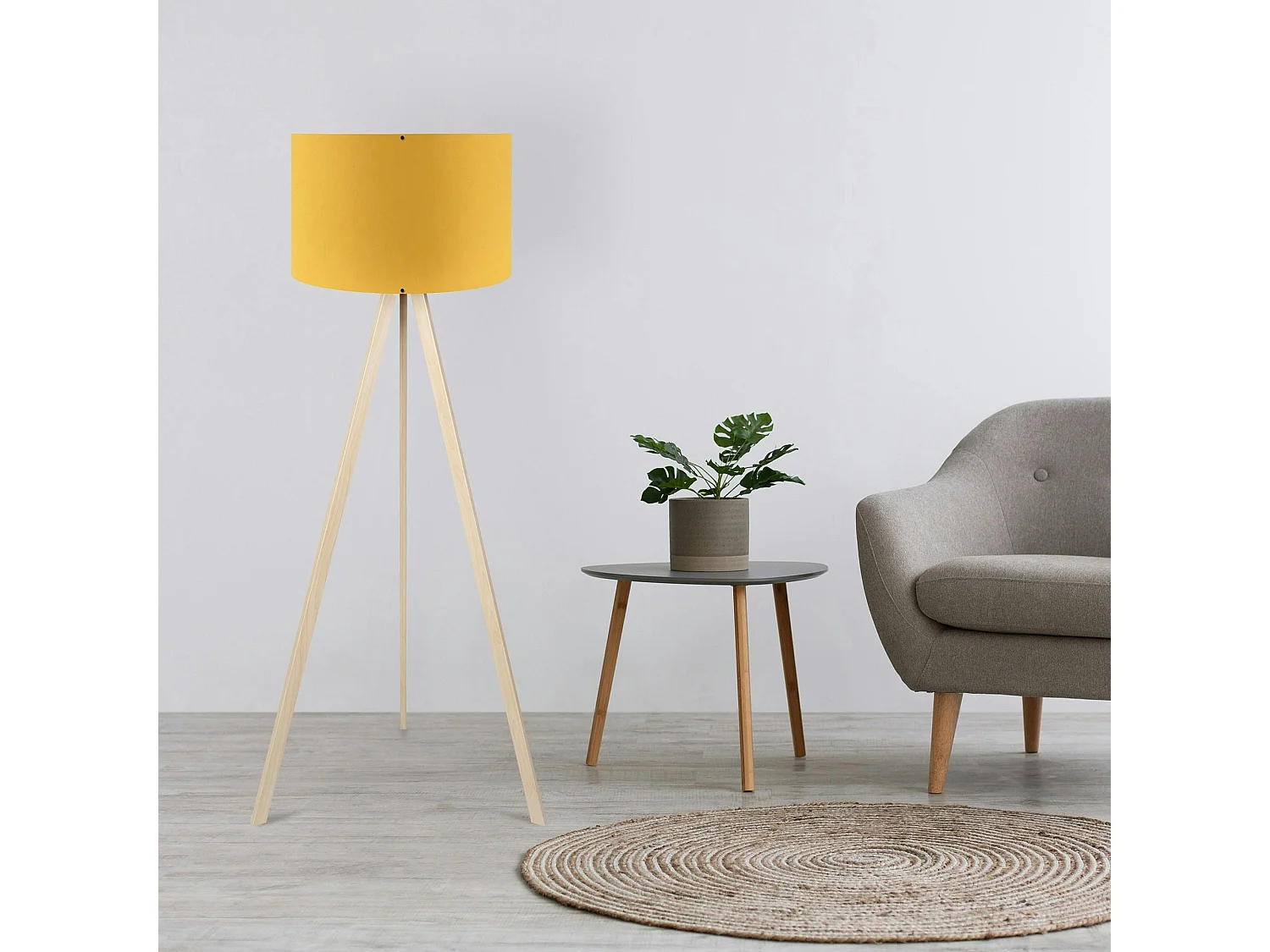 Lampadaire trépied effet bois clair, abat-jour jaune KILIS