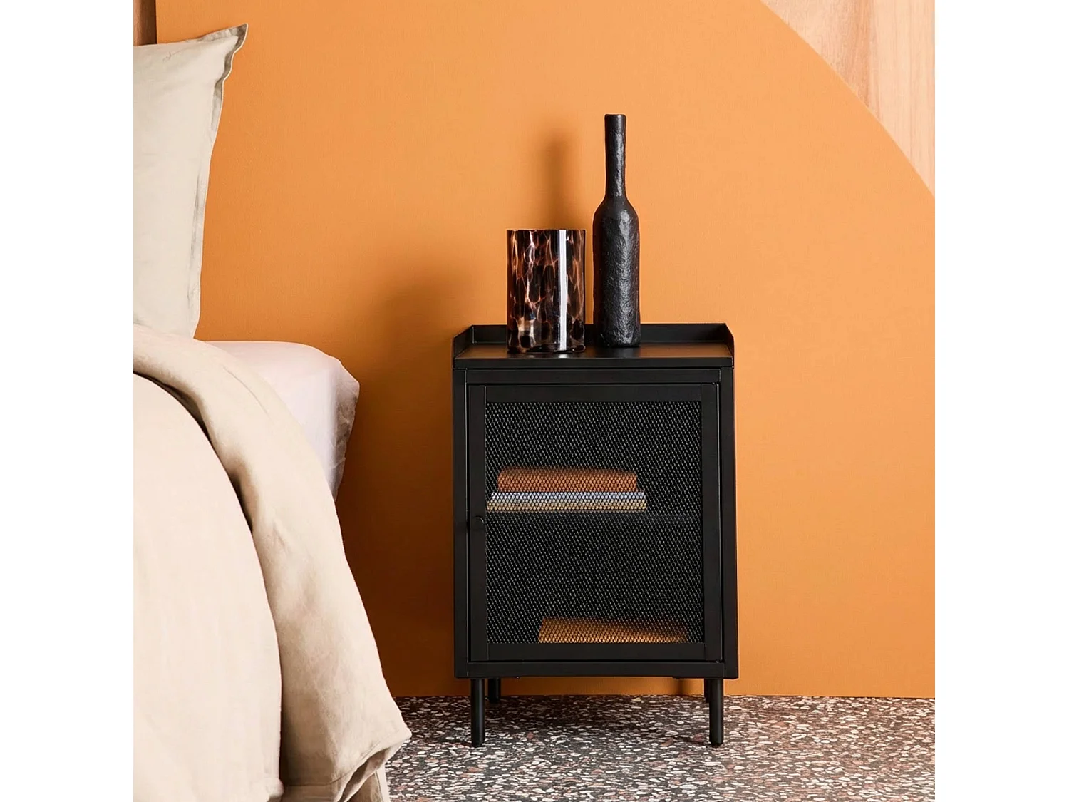 Table de chevet industrielle métal noir 1 porte grillagée. 40 x 37 x 58.5 cm - Ohio