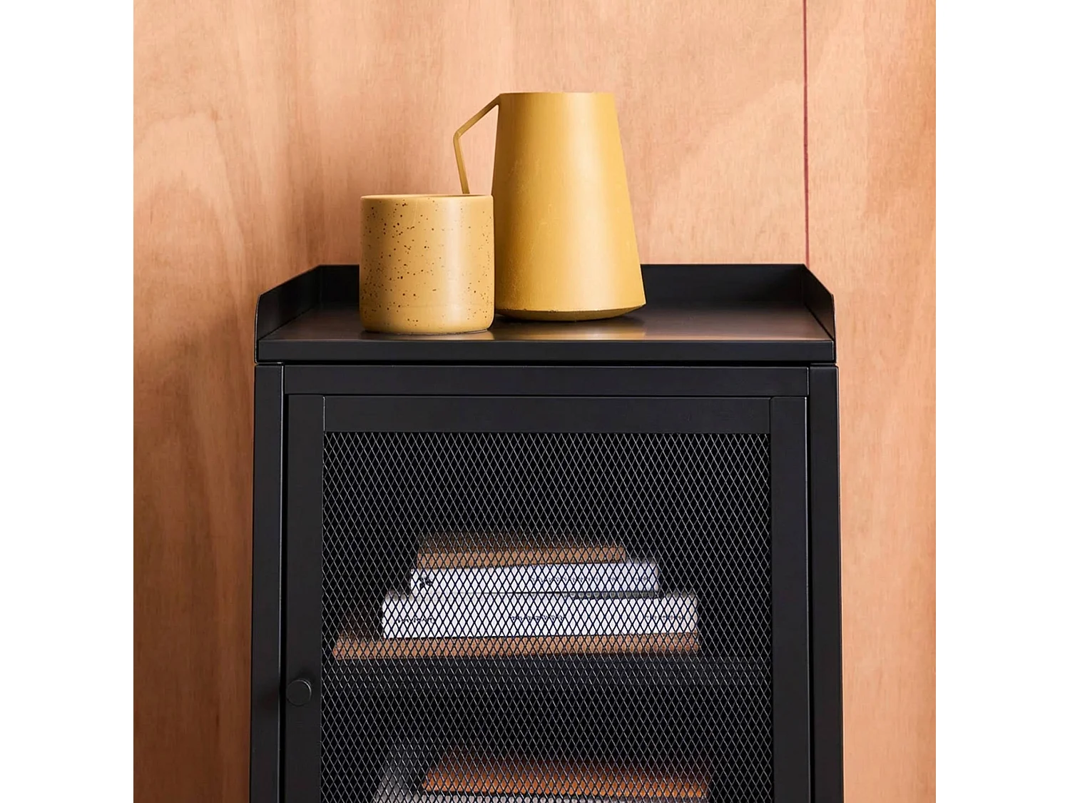 Table de chevet industrielle métal noir 1 porte grillagée. 40 x 37 x 58.5 cm - Ohio