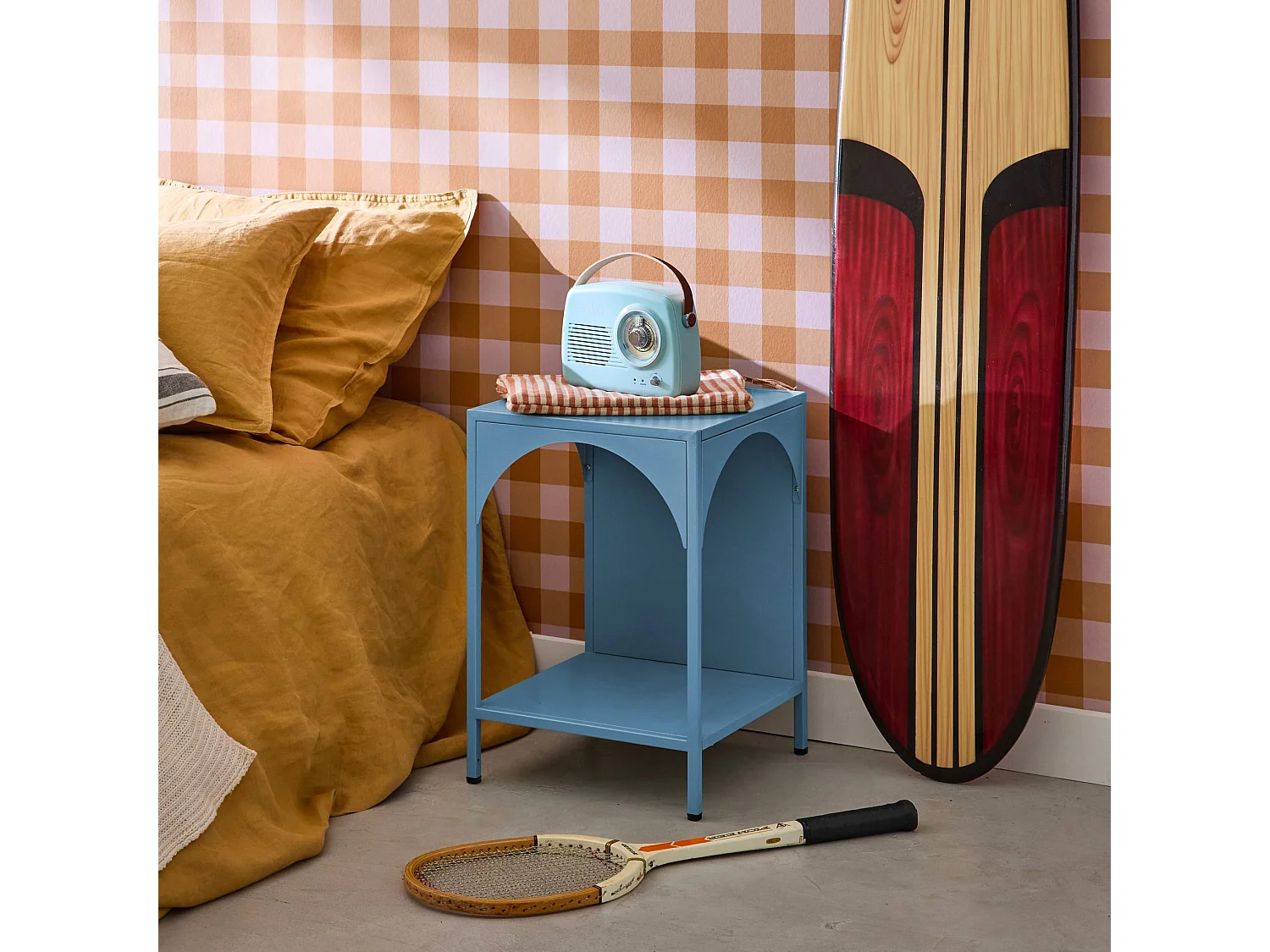 Table de chevet. table d'appoint en acier bleu