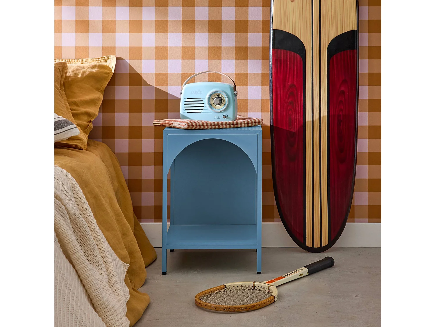 Table de chevet. table d'appoint en acier bleu