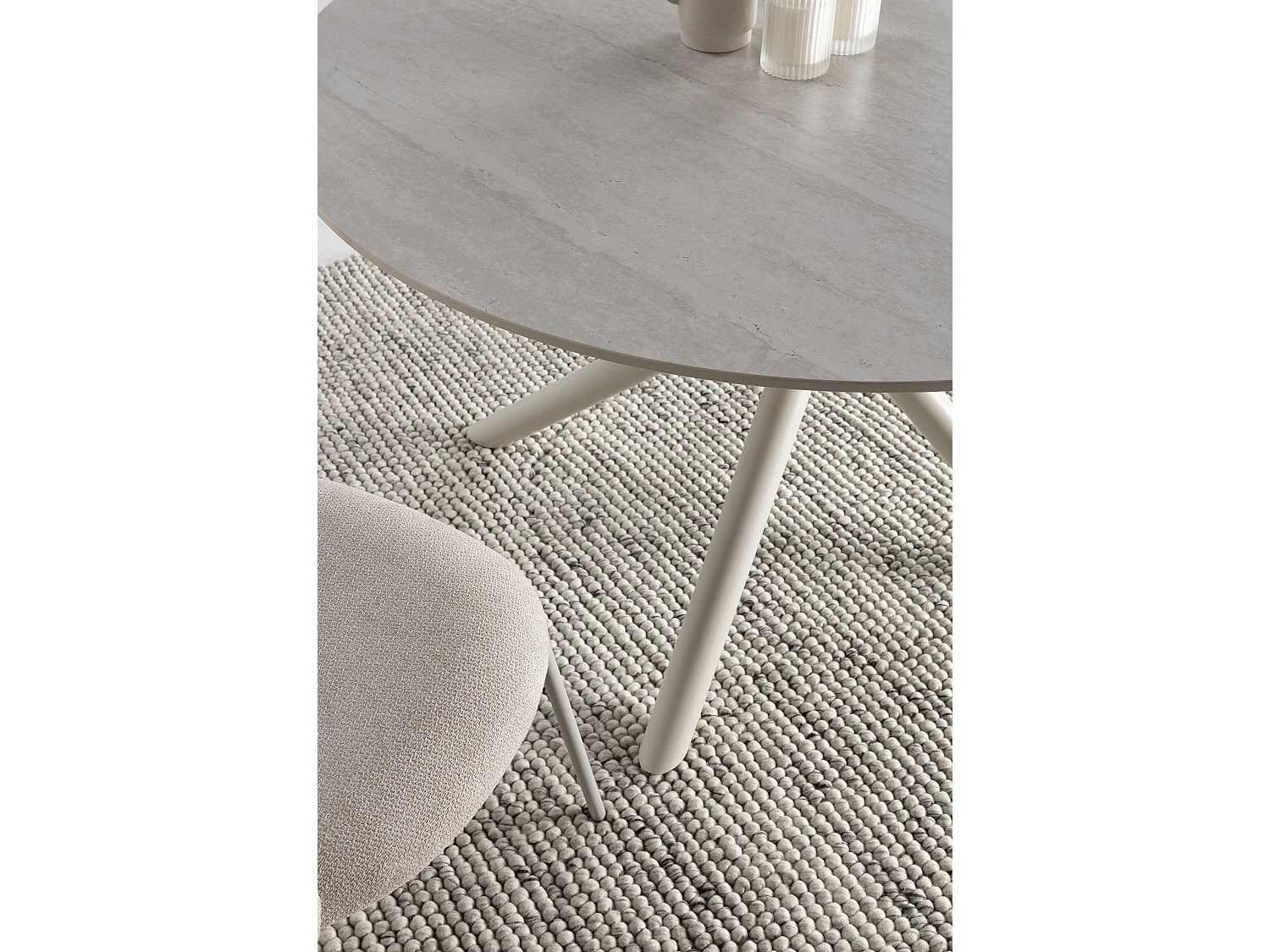 Table ronde en pierre frittée 119x75 cm