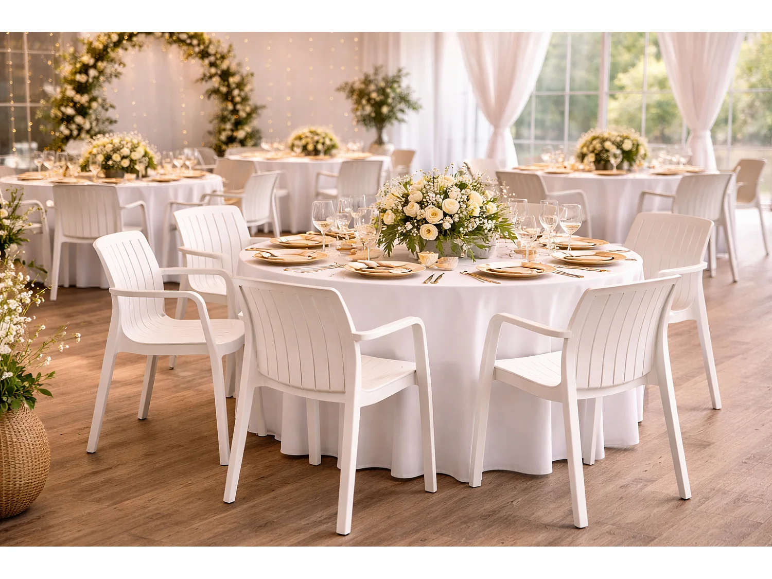 Lot de 6 chaises de jardin avec accoudoirs coloris Blanc - Longueur 58 x Profondeur 53 x Hauteur 77 cm