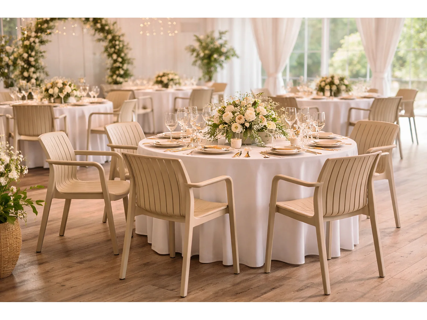 Lot de 6 chaises de jardin avec accoudoirs coloris Taupe - Longueur 58 x Profondeur 53 x Hauteur 77 cm