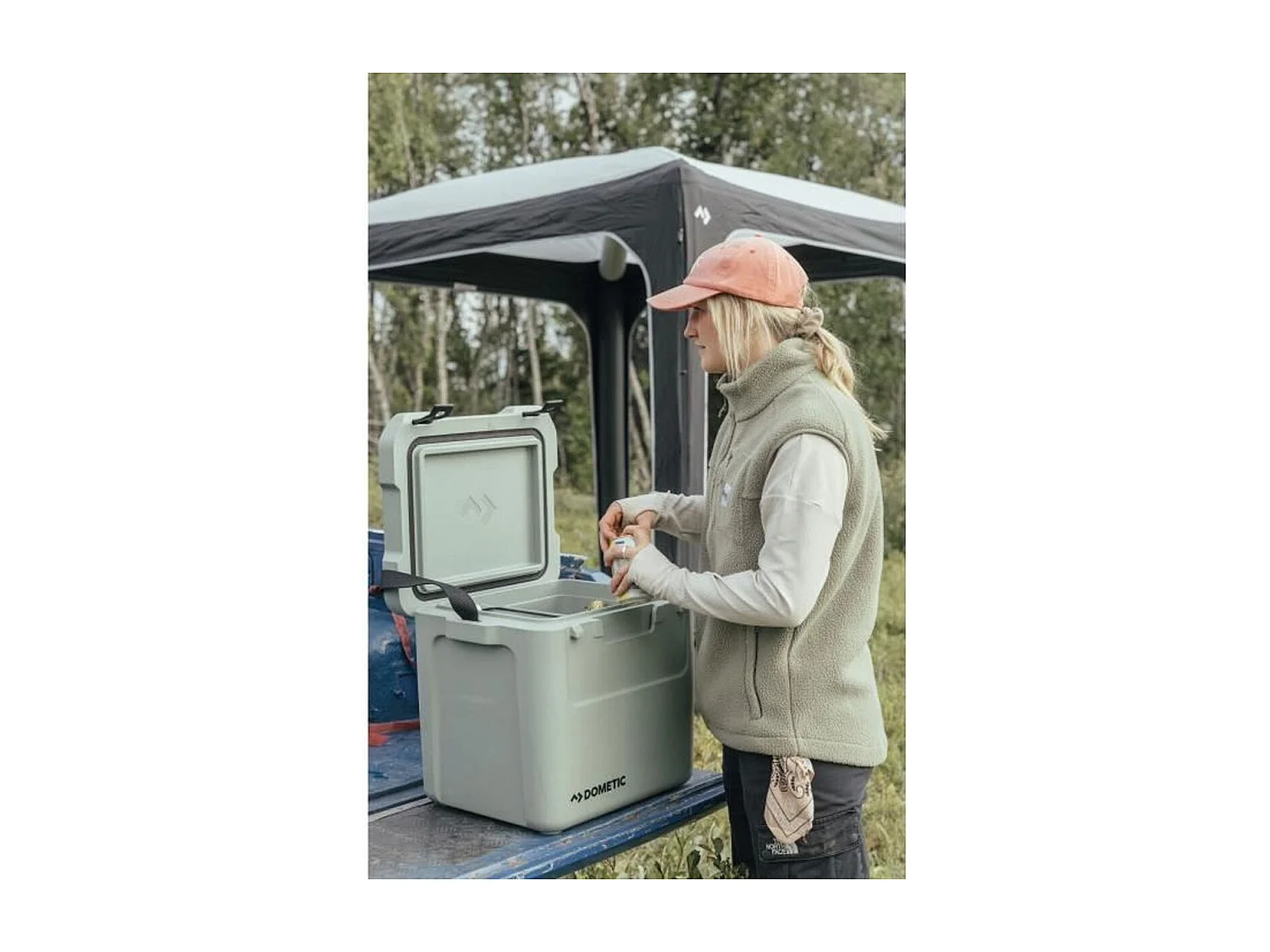 Ghiacciaia isotermica DOMETIC Cool Ice CI 28L Arancione - Isolamento rotostampato, Capacità 32 lattine, Maniglie ergonomiche