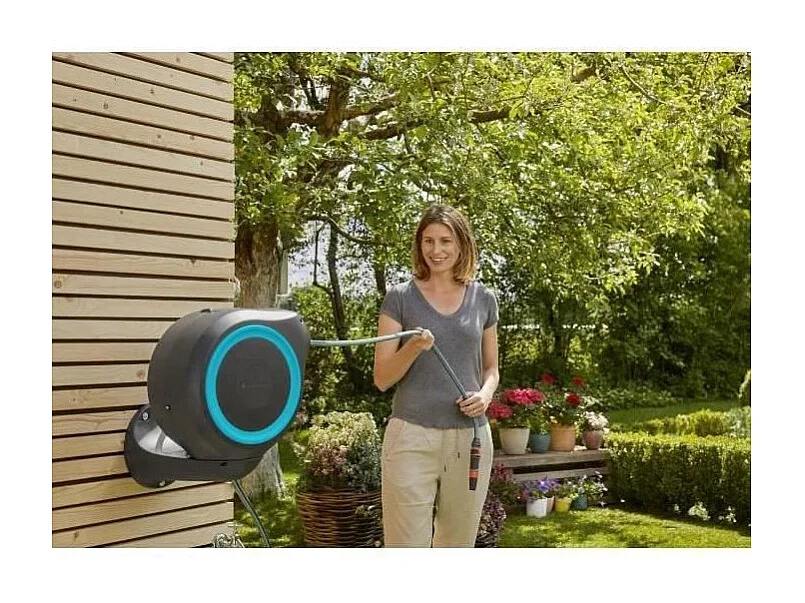 Automatische Wand-Schlauchbox GARDENA RollUp S 15m Ø11mm Komplettset mit Doppelstrahllanze und 180° schwenkbarer Halterung