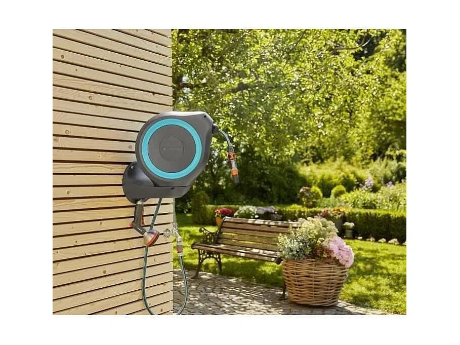 Automatische Wand-Schlauchbox GARDENA RollUp S 15m Ø11mm Komplettset mit Doppelstrahllanze und 180° schwenkbarer Halterung