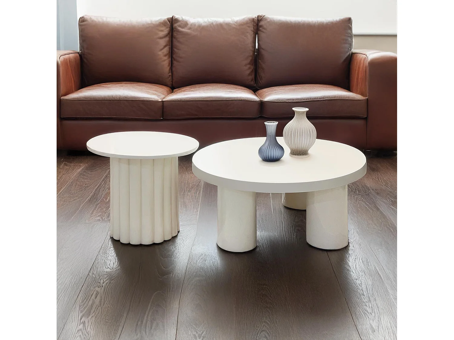 Ensemble de 2 tables basses rondes avec piètement style colonne Storia Crème