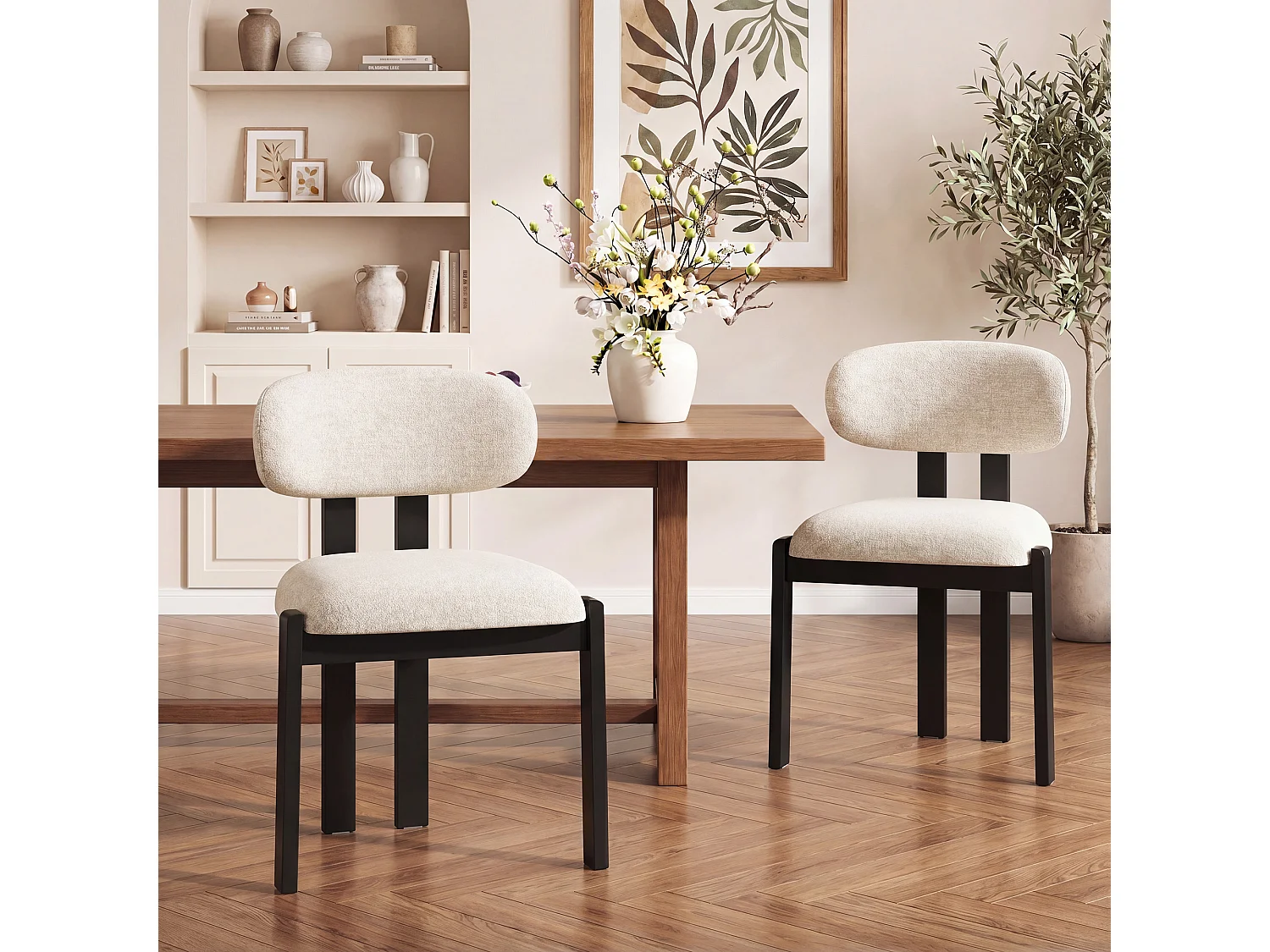 Lot de 2 chaises beige SMARTUE, revêtement en tissu chenille, assise épaisse, dossier incurvé, pieds noirs en bois d’hévéa