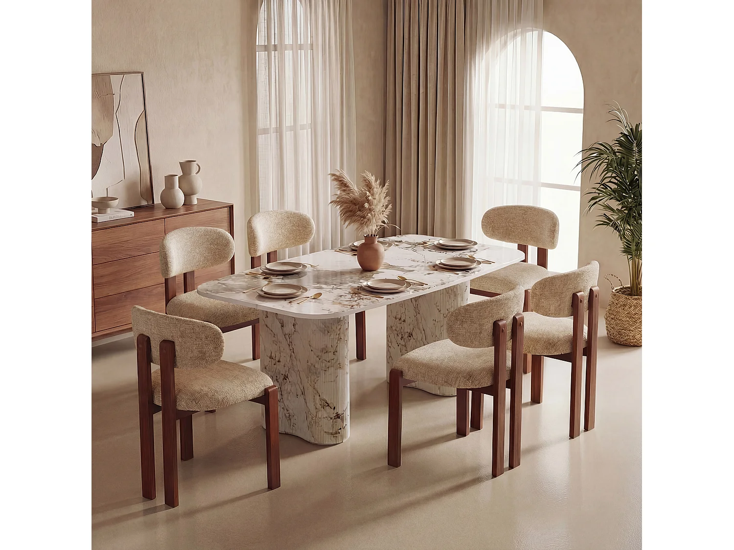Set van 2 camelkleurige stoelen SMARTUE, bekleding van chenille stof, dikke zitting, gebogen rugleuning, poten van heveahout in donker walnootkleur