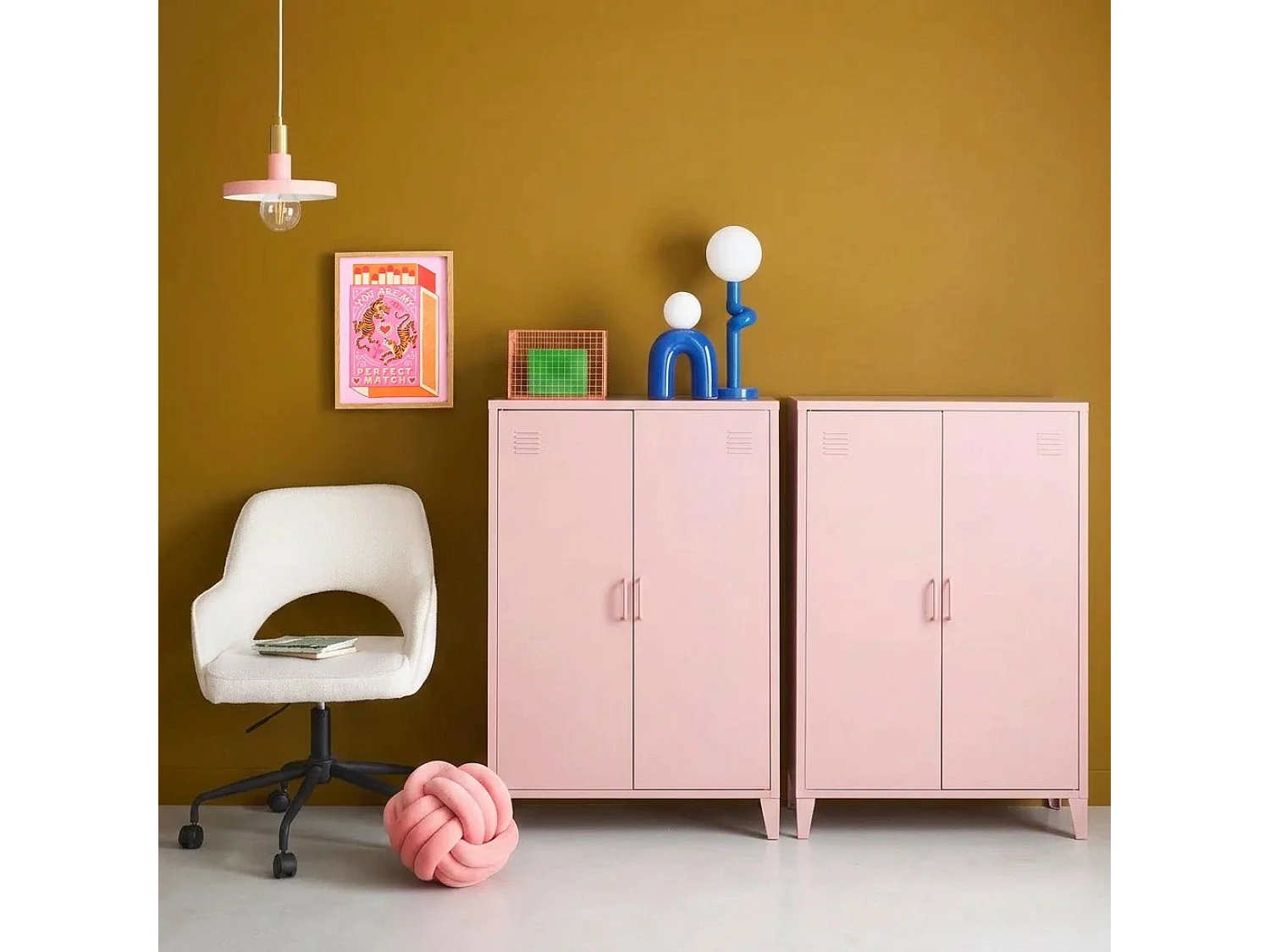 Lot de 2 commodes/armoires métal 2 portes Soho rose. casiers. L 75 x P 33 x H 110 cm