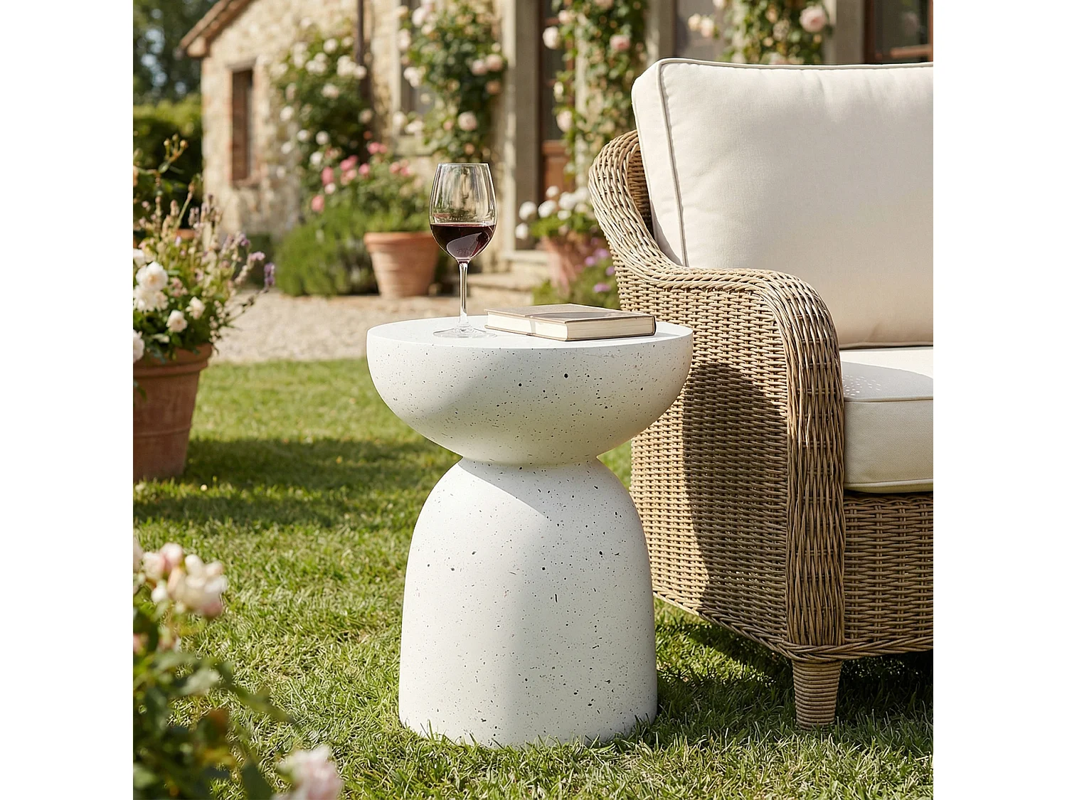 Bout de Canapé de Jardin Design en MgO - Table d'Appoint Sablier Aspect Terrazzo Blanc - Blanc