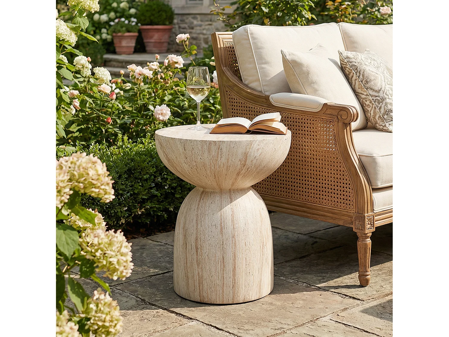 Bout de Canapé de Jardin Design en MgO - Table d'Appoint Sablier Aspect Travertin Naturel - Beige
