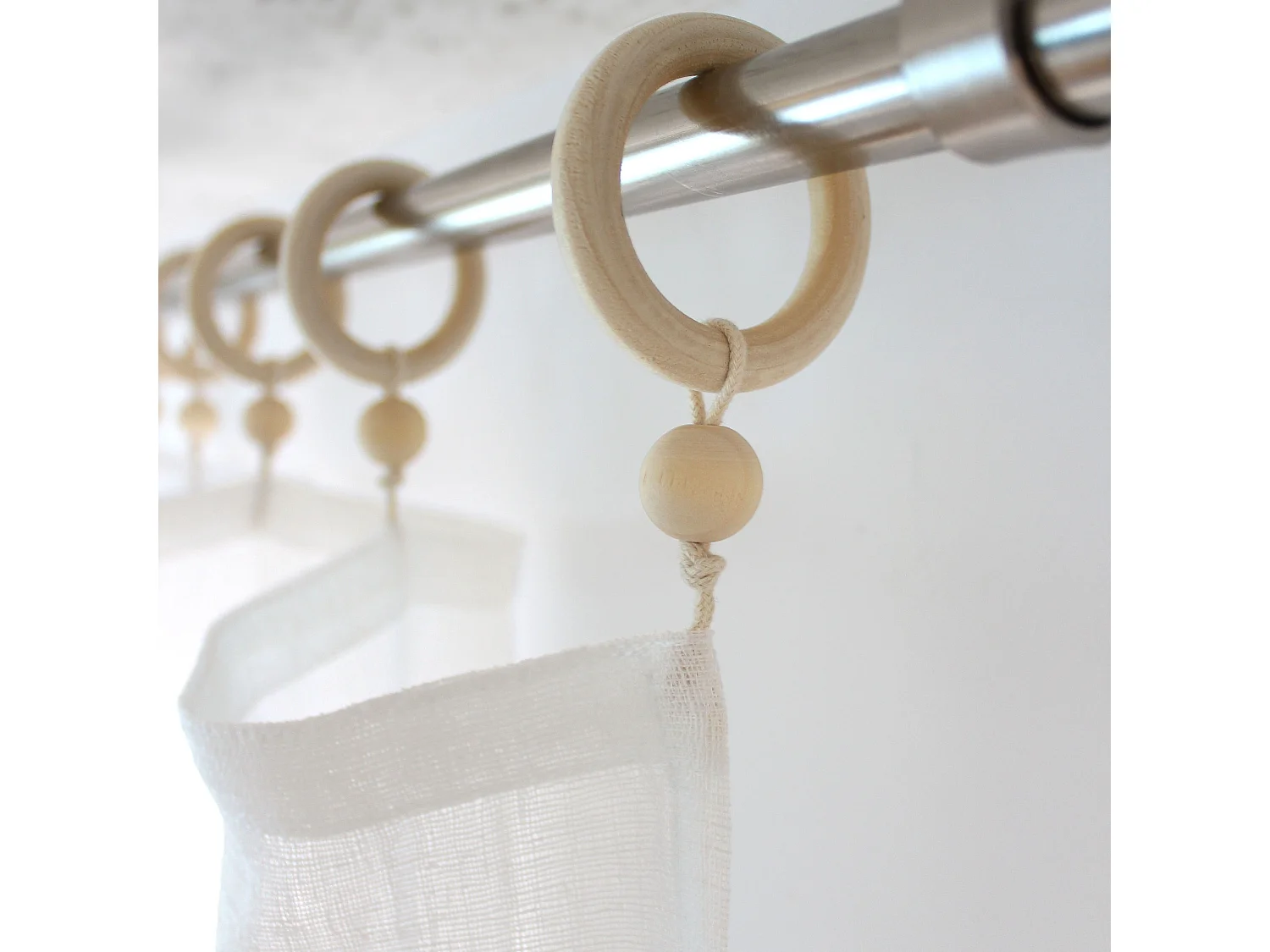 2 voilages à œillets en bois, 140x240cm, écru, aspect lin, Collection Natura, CMADECO