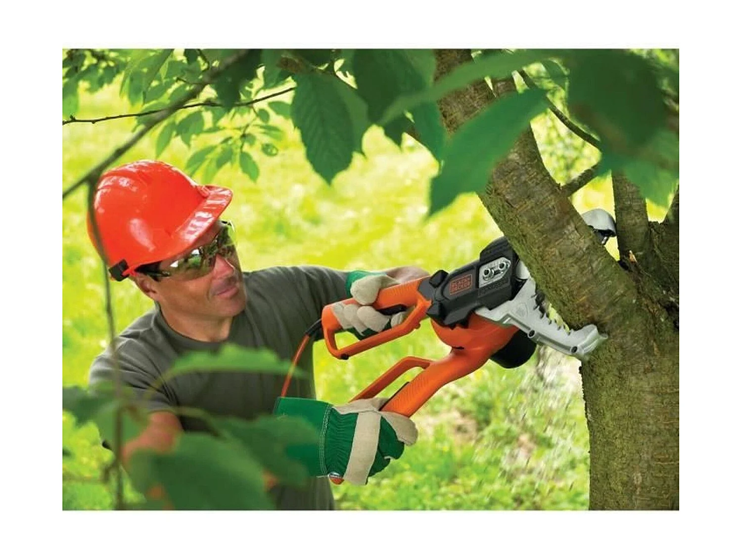 Kabelgebundene Astschere ALLIGATOR GK1000 550W, 15 cm Kette, schneidet Äste bis 10 cm, Sicherheitskettenbremse