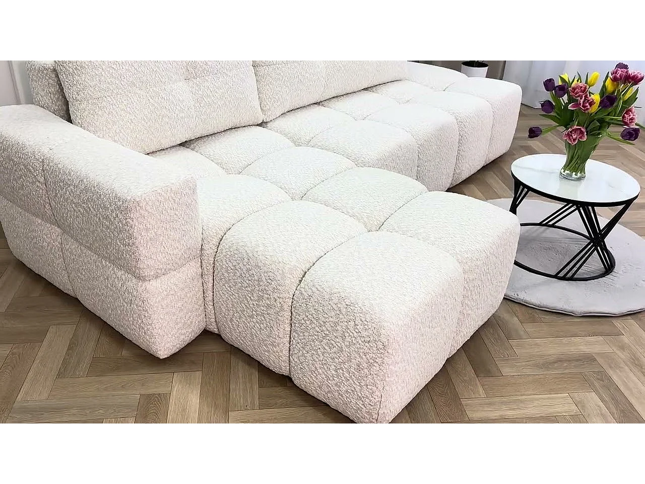 Canapé d’angle gauche BUSSO en bouclé brun chocolat – ouverture rapide, fonction couchage type BUBLE, coffre de rangement