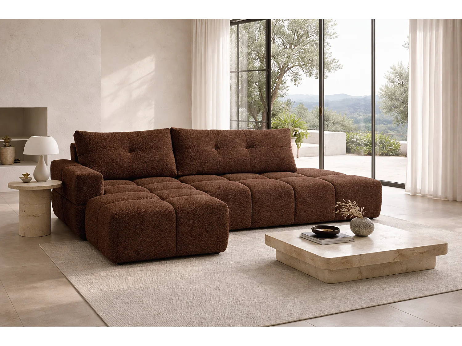 Canapé d’angle gauche BUSSO en bouclé brun chocolat – ouverture rapide, fonction couchage type BUBLE, coffre de rangement