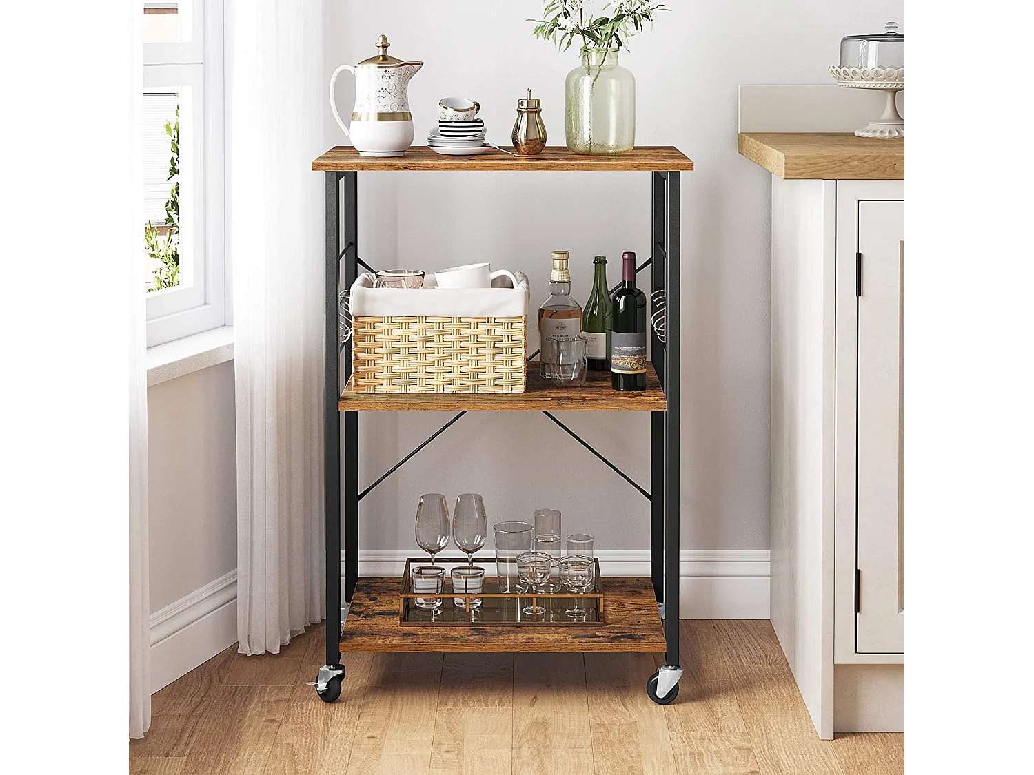 VASAGLE Køkkenhylde på hjul, serveringsvogn med 3 hylder, mikrobølgehylde, til miniovn, brødrister, metalramme med 6 kroge, industrielt design, rustik brun KKS60XV1