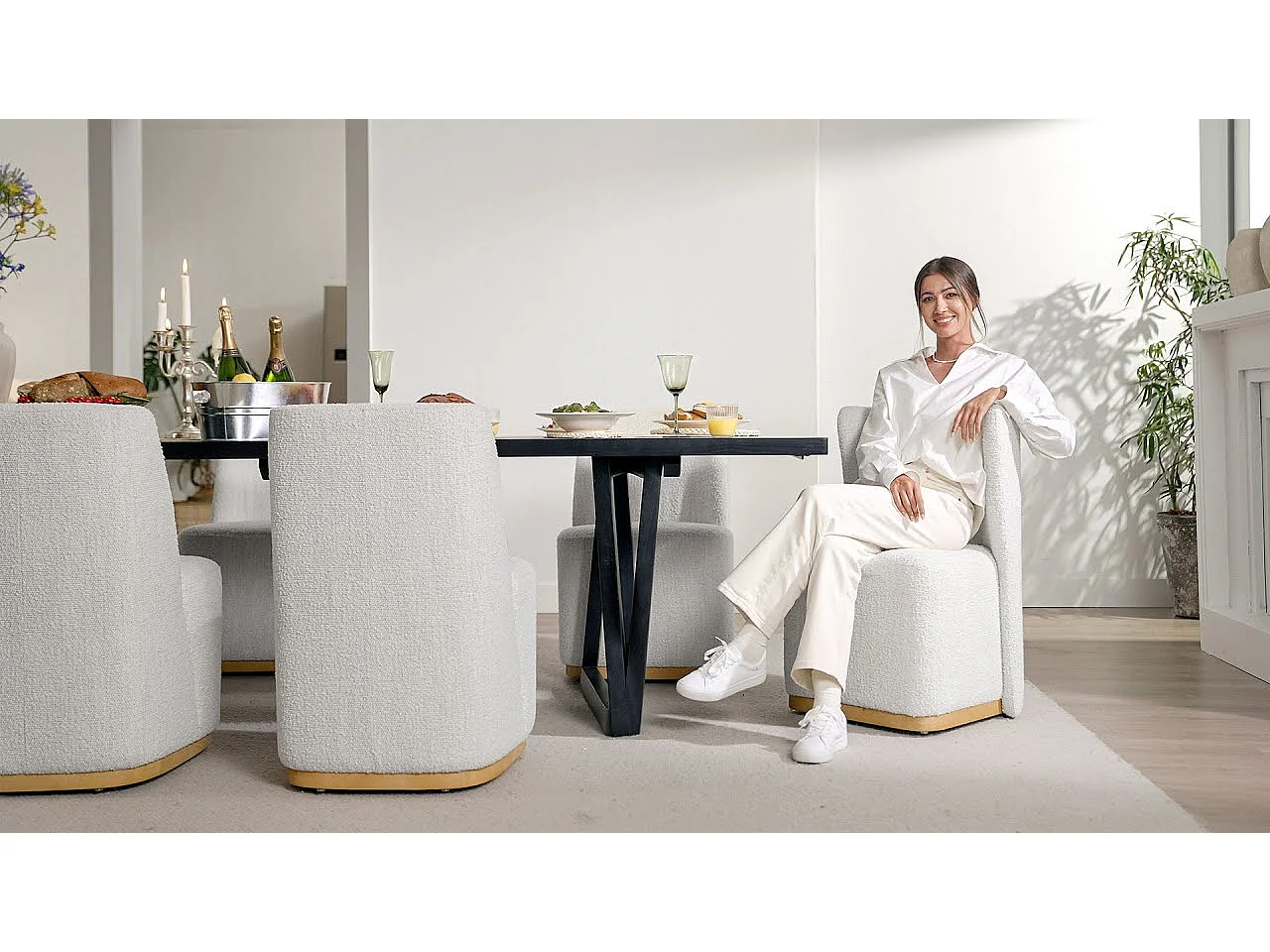 Lot De 4 Chaises De Salle À Manger Rembourrées À Roulettes, En Tissu Certifié FSC, Fausse Angora Pour Salle De Lecture, Salle D'Attente, Cuisine-Blanc