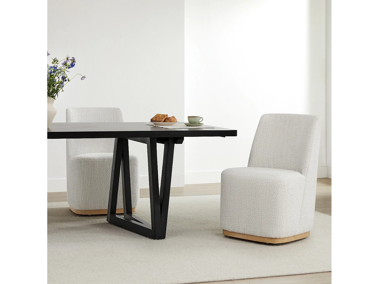 Lot De 2 Chaises De Salle À Manger Rembourrées À Roulettes, En Tissu Certifié FSC, Fausse Angora Pour Salle De Lecture, Salle D'Attente, Cuisine-Blanc