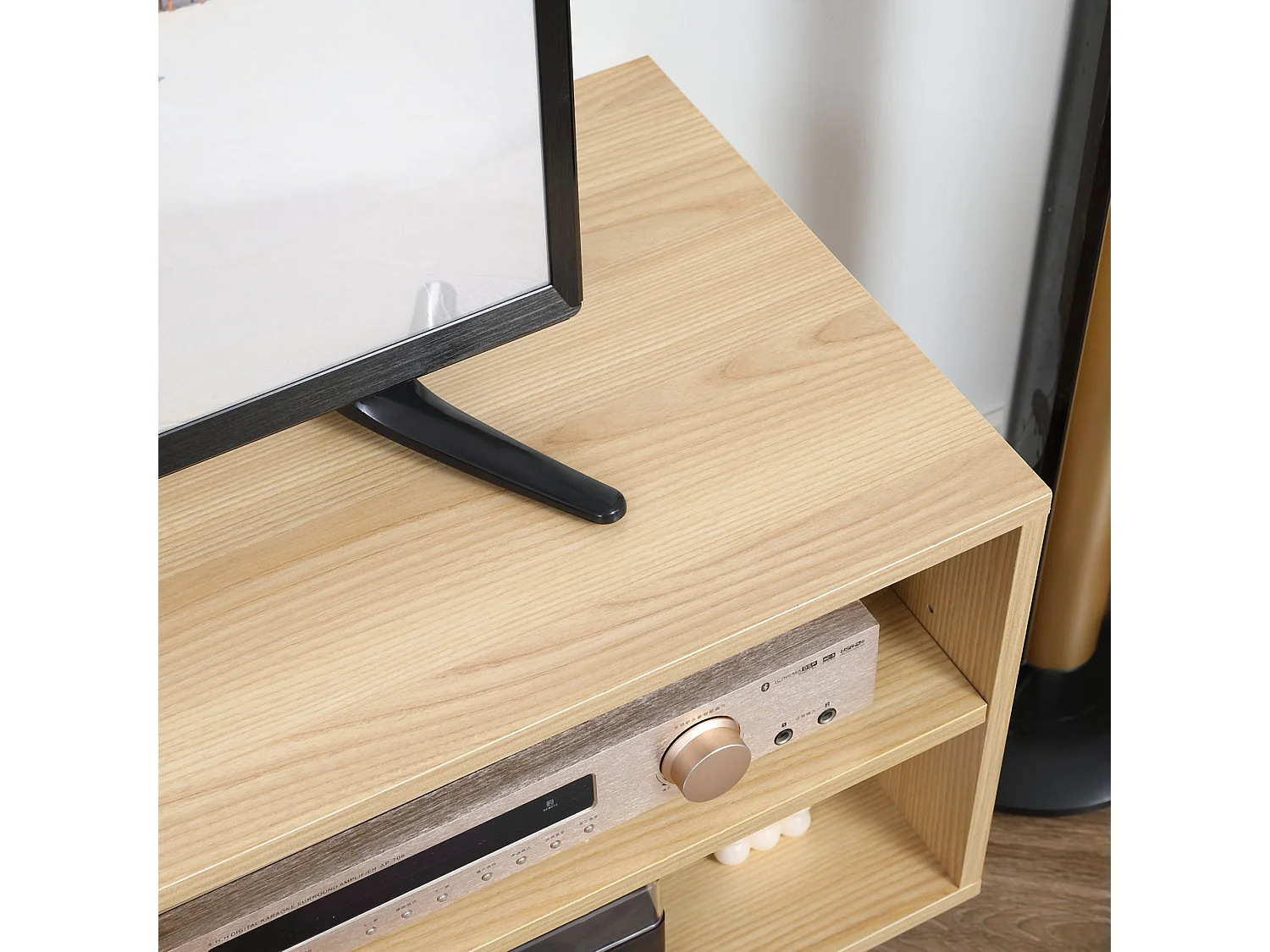 Meuble TV pour télévision jusqu'à 46 pouces design scandinave 2 portes 2 niches avec passe-câbles 110 x 39 x 48,8 cm