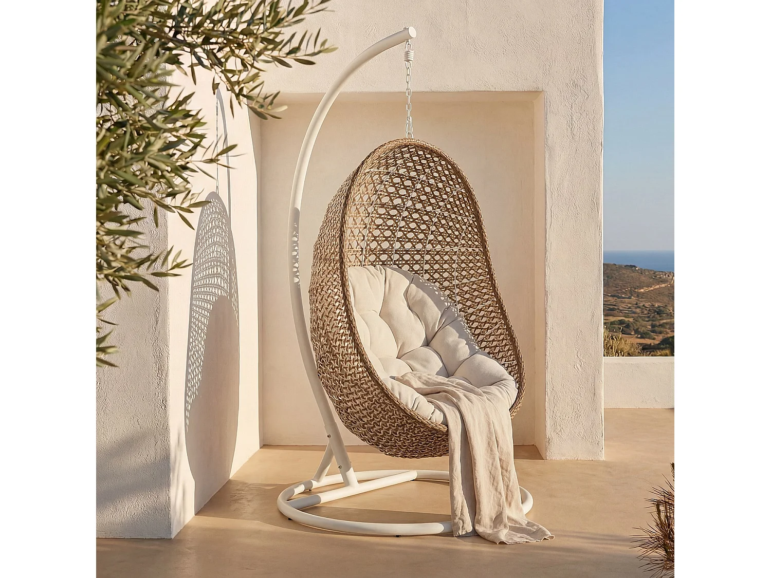 Fauteuil suspendu de jardin en résine tressée et métal blanc - Moka