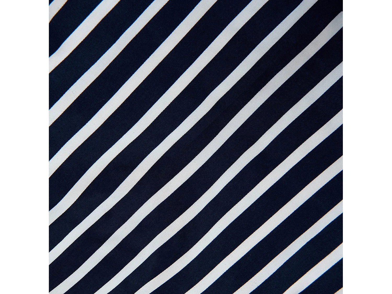 Parure de lit réversible en satin de coton bio - 260 x 240 cm - Bleu nuit et Lilas - Design by Floriane Jacques