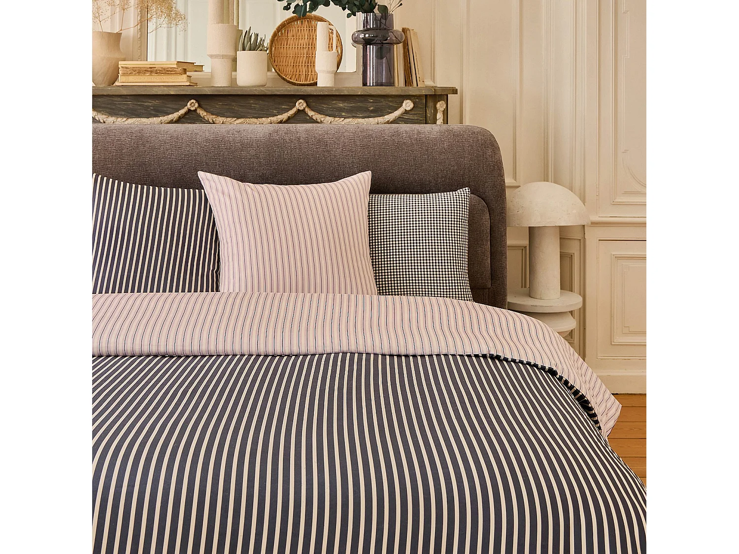 Parure de lit réversible en satin de coton bio - 240 x 220 cm - Bleu nuit et Lilas - Design by Floriane Jacques